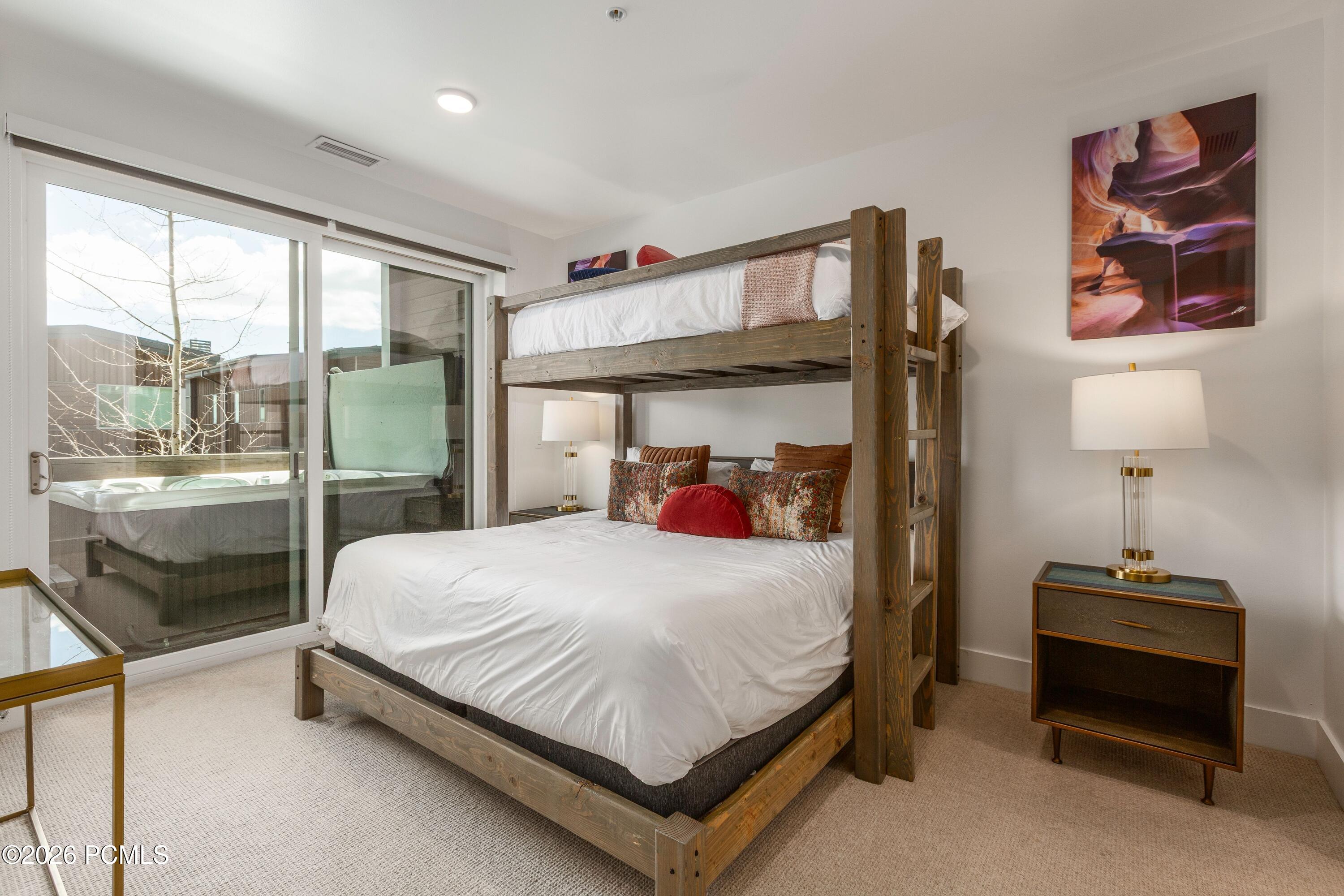 2752 W High Mountain Road 902