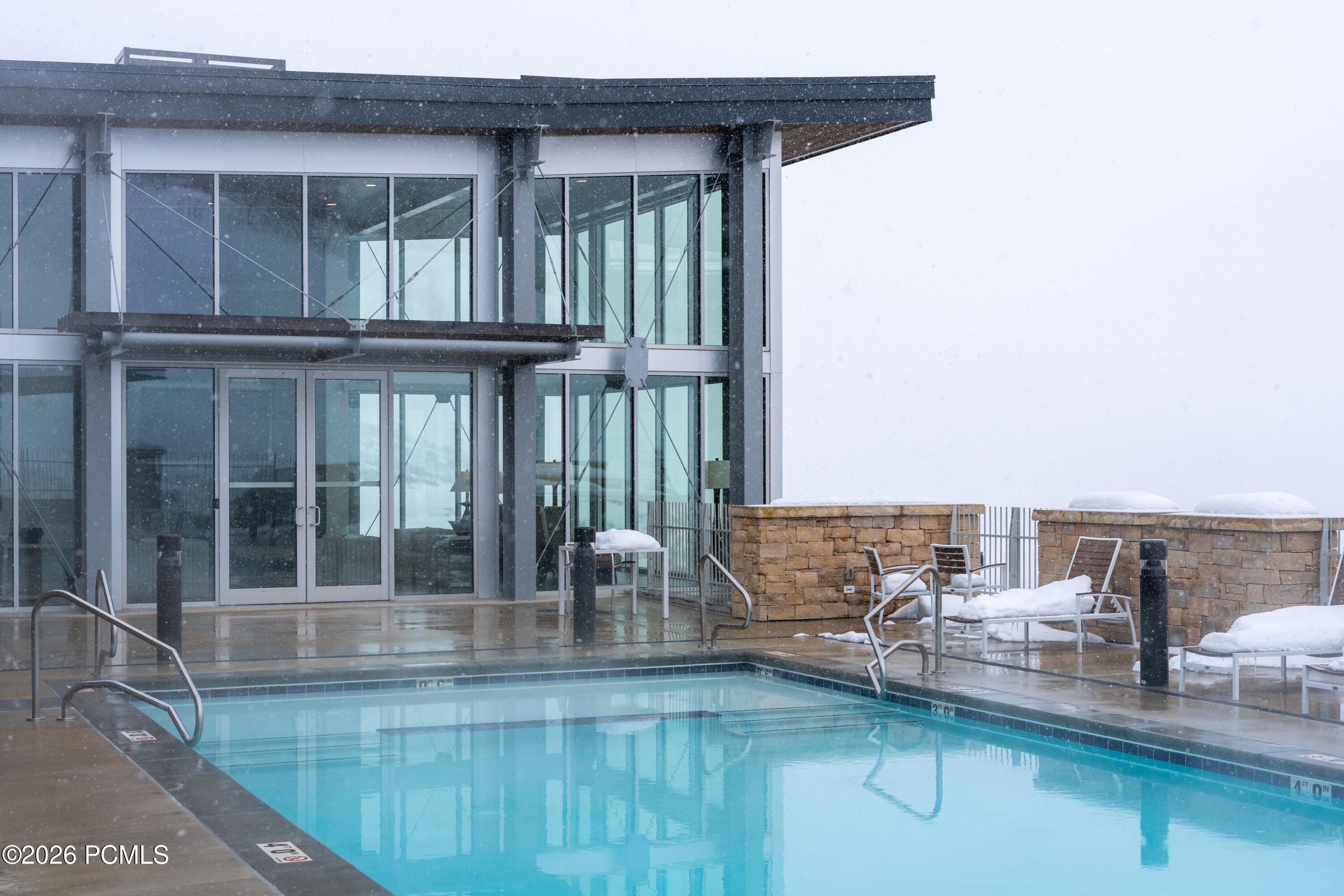 2752 W High Mountain Road 902