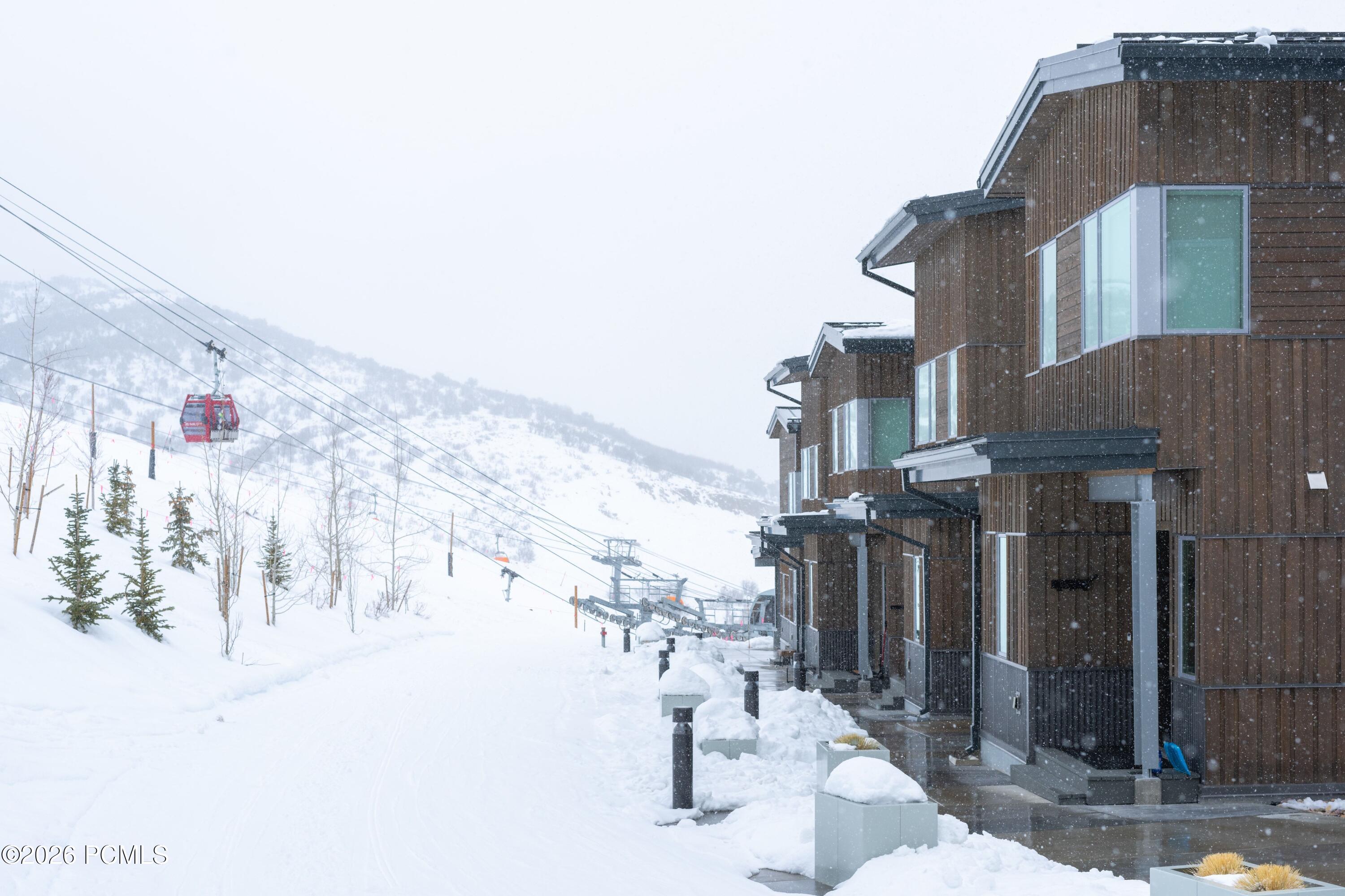2752 W High Mountain Road 902