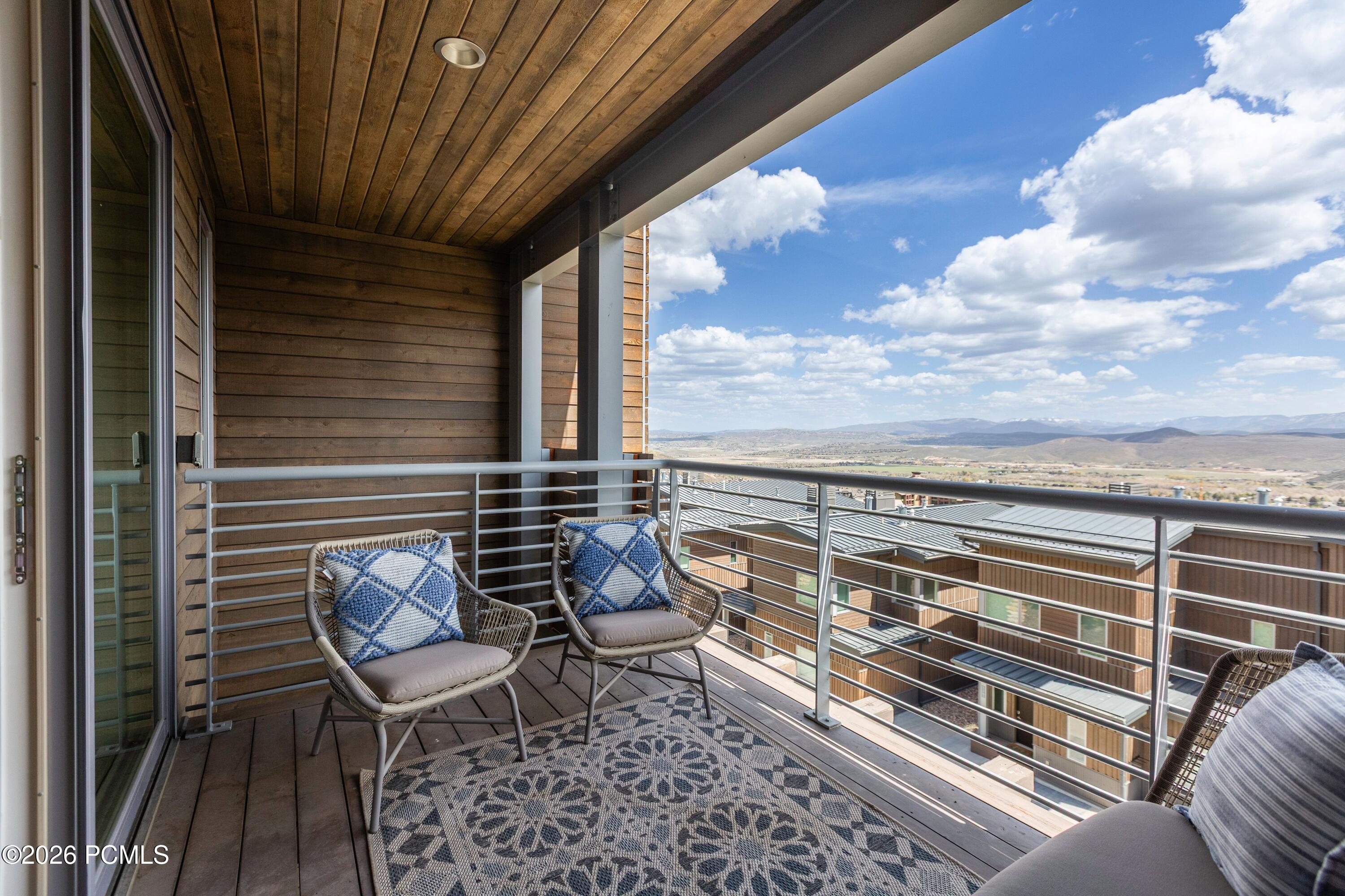 2752 W High Mountain Road 902