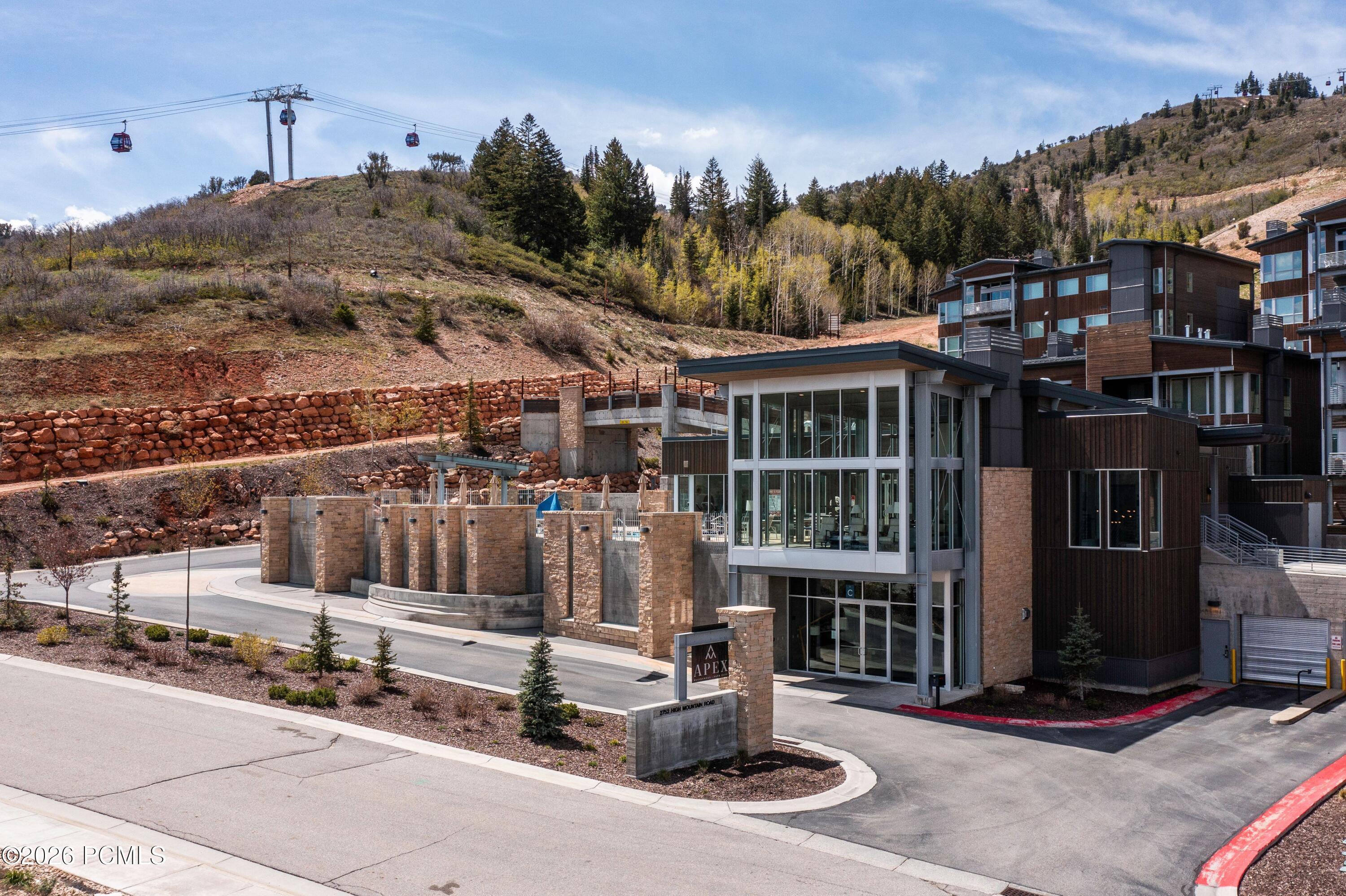 2752 W High Mountain Road 902