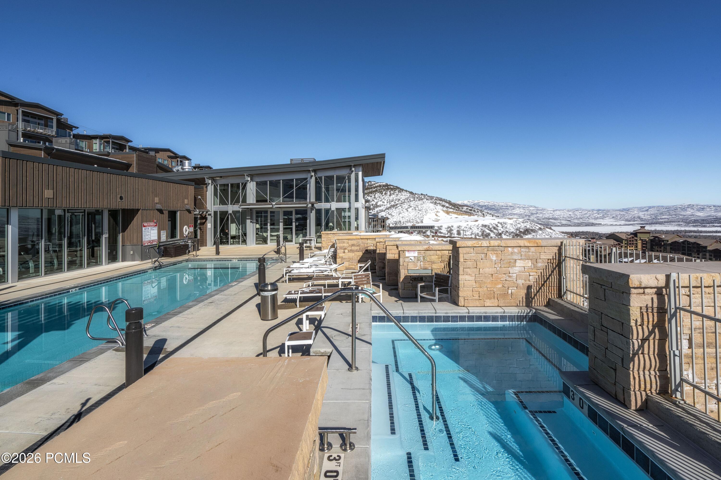 2752 W High Mountain Road 902
