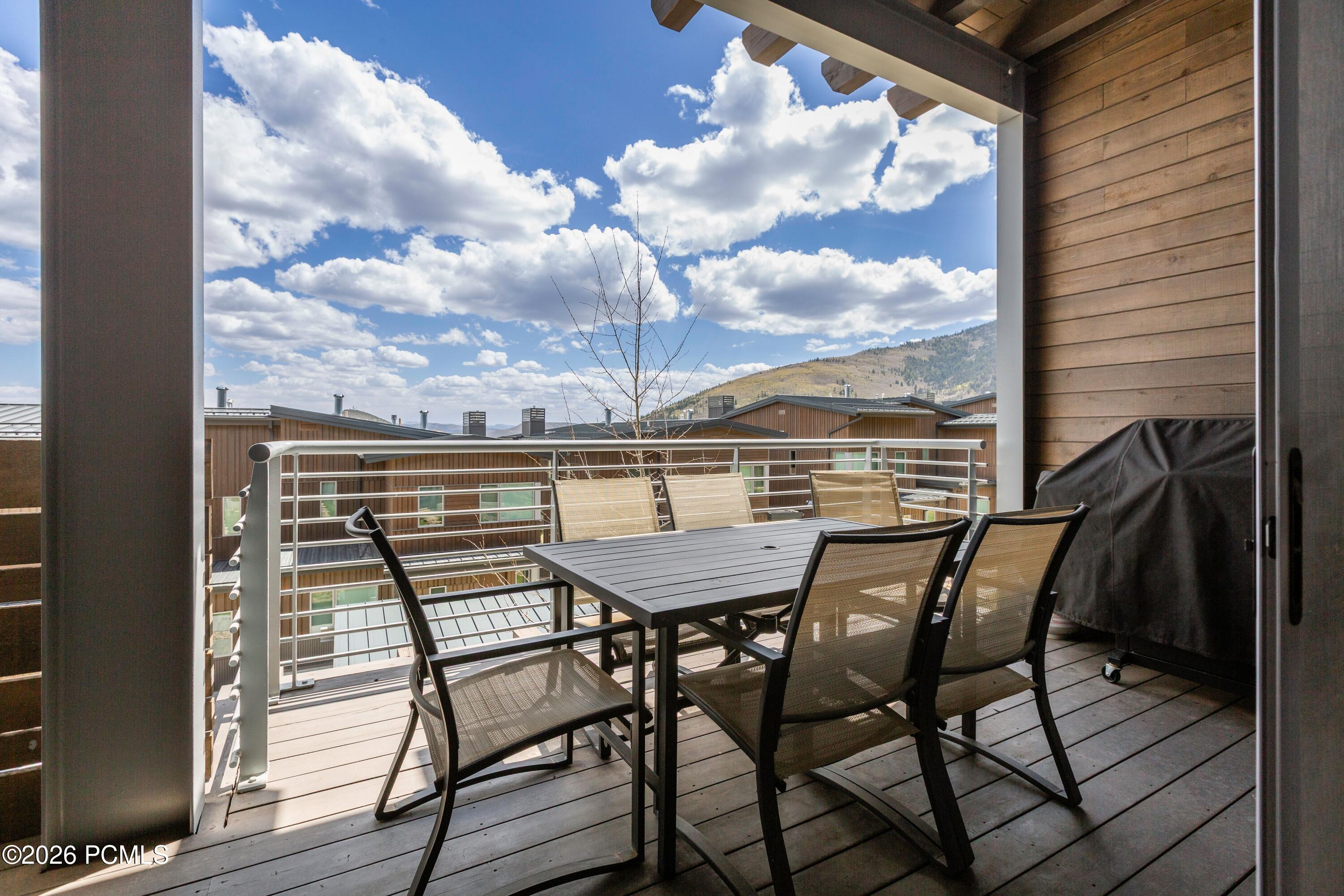 2752 W High Mountain Road 902