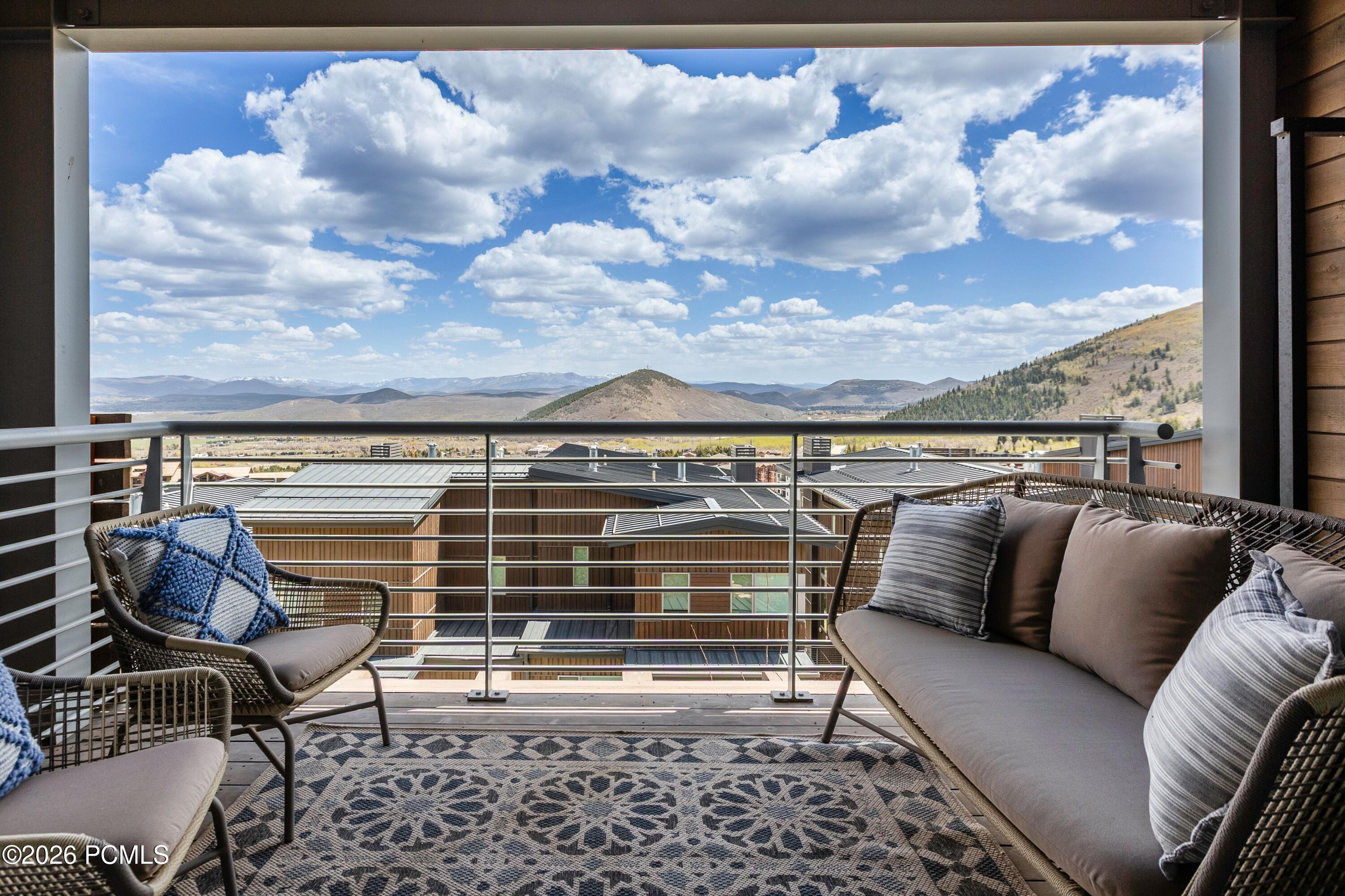 2752 W High Mountain Road 902