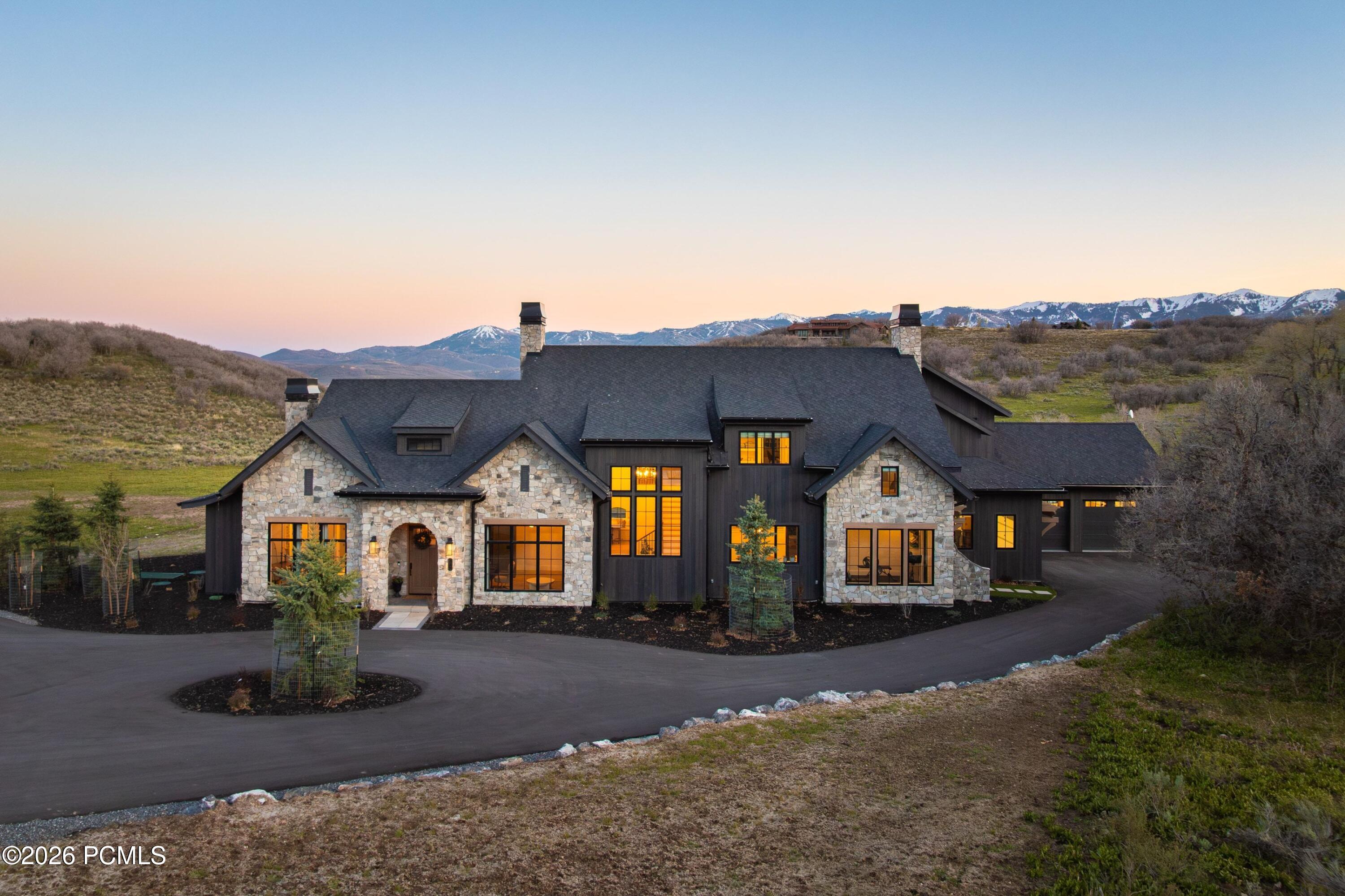 663 W Deer Hill Road