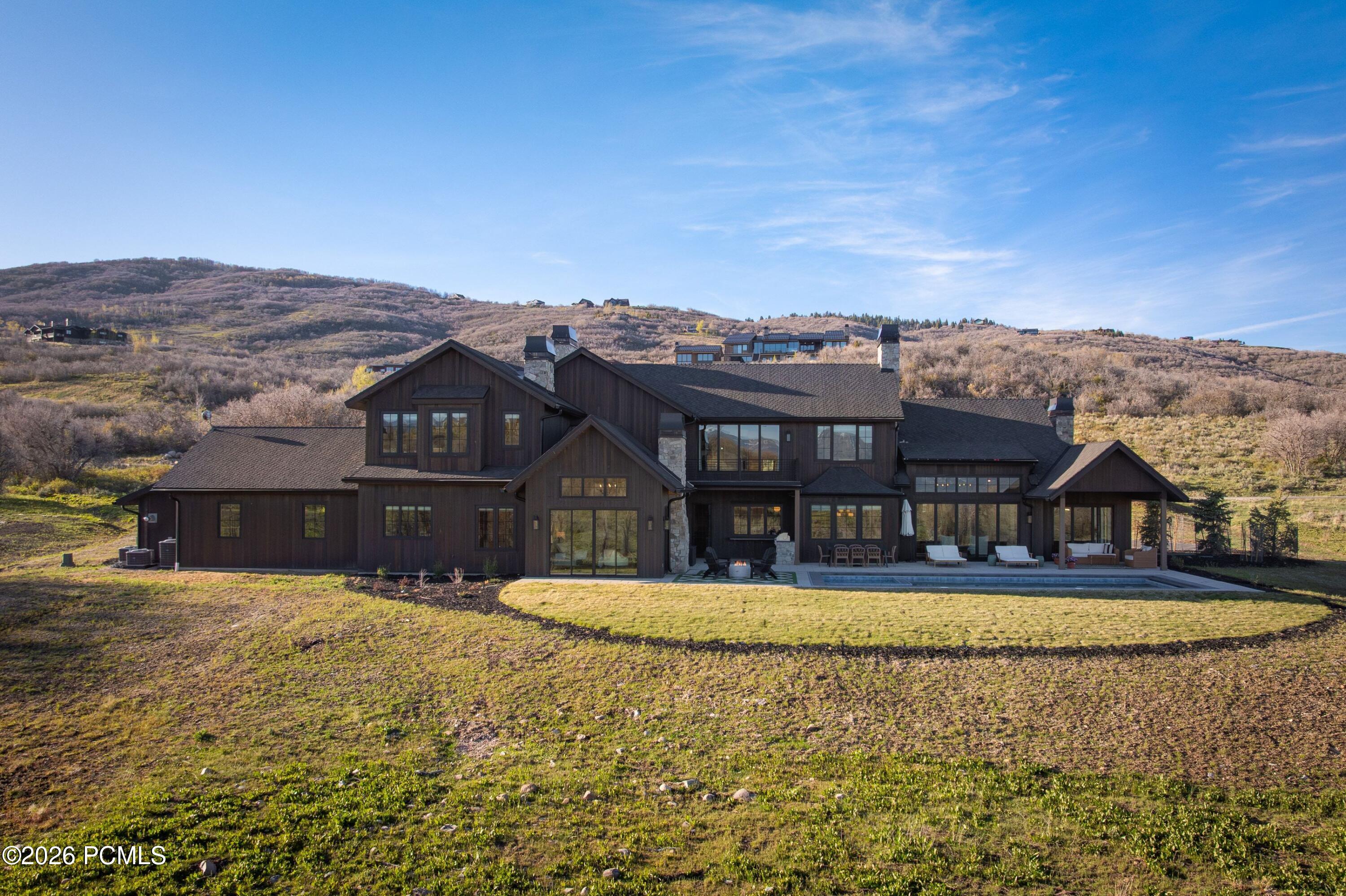 663 W Deer Hill Road