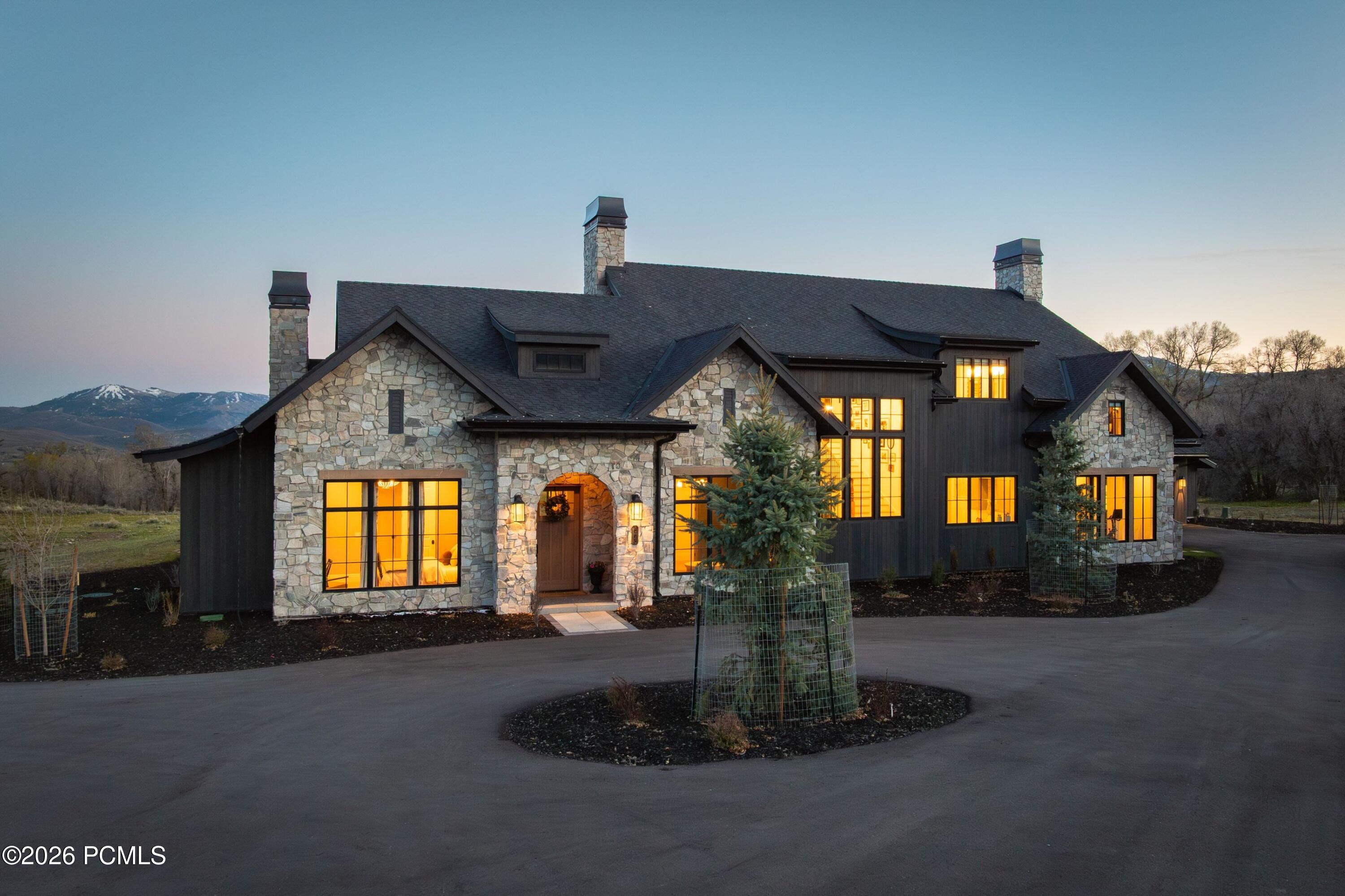 663 W Deer Hill Road