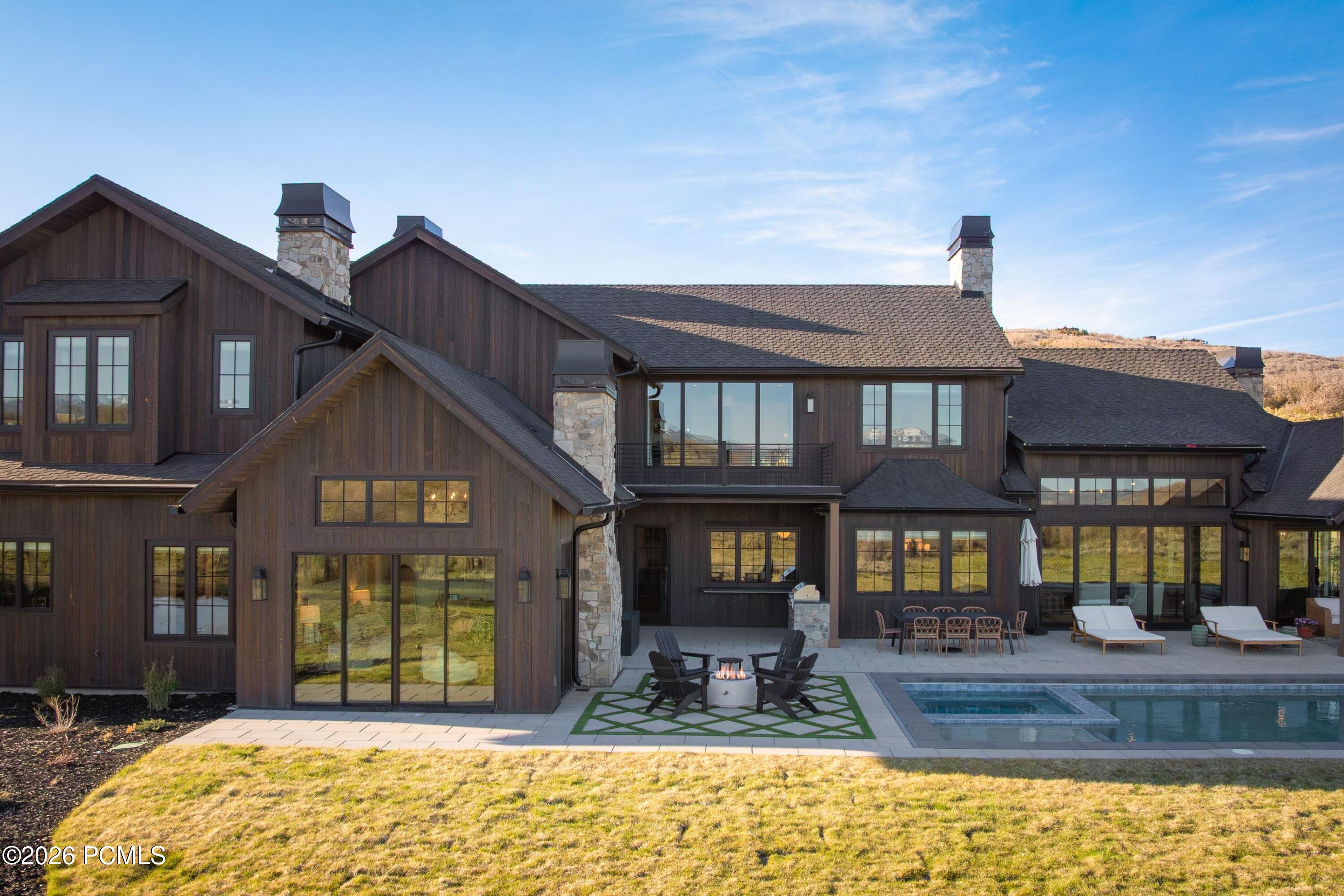 663 W Deer Hill Road