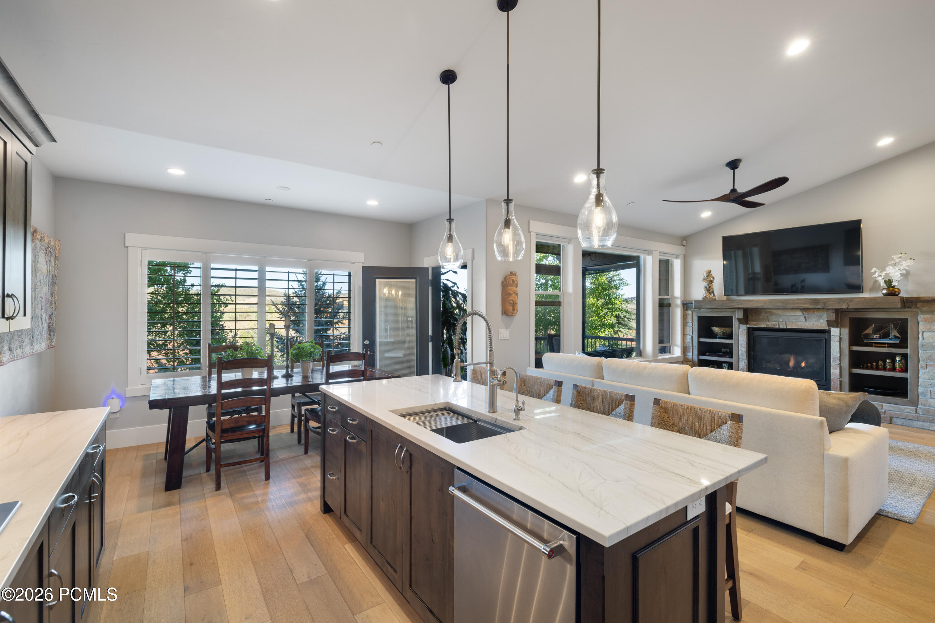 1737 E Viewside Circle