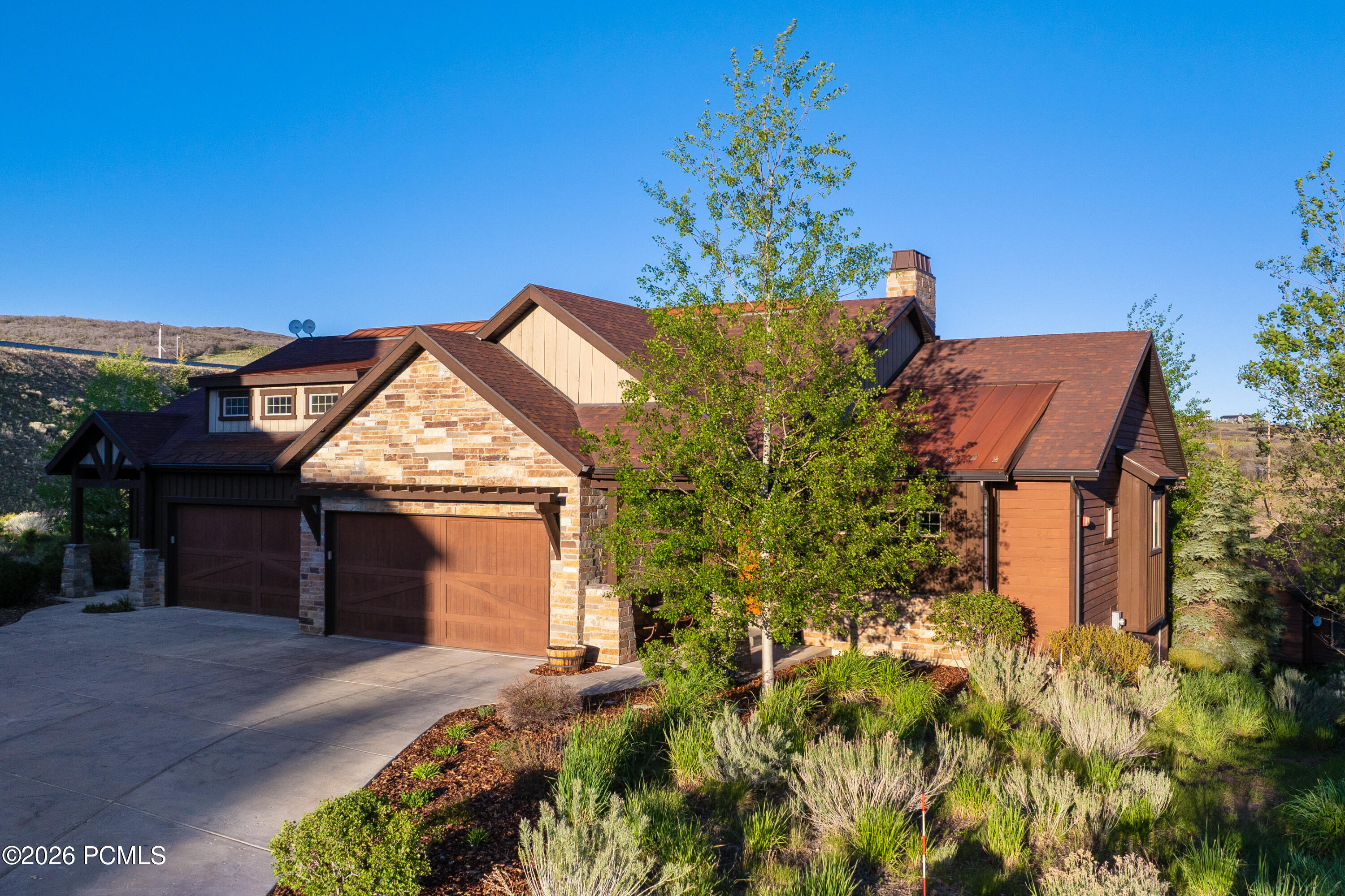 1737 E Viewside Circle