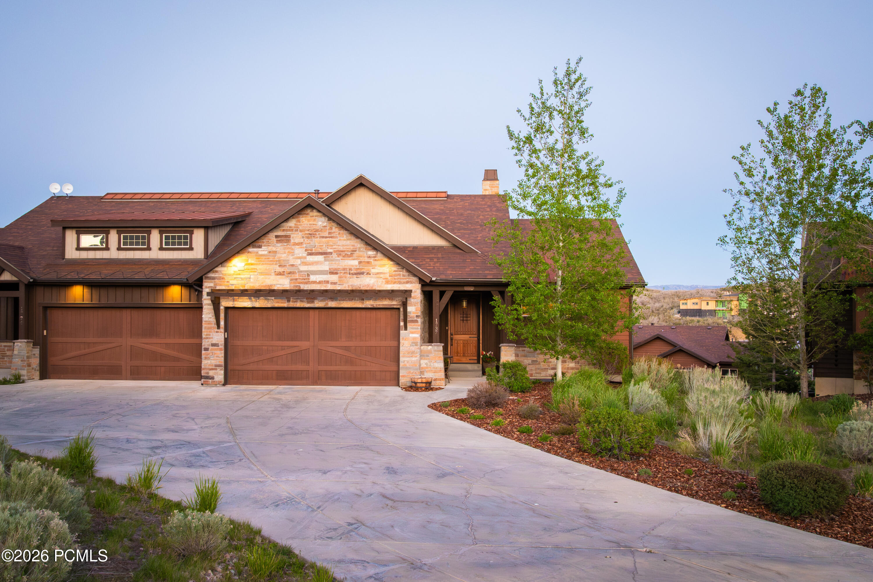 1737 E Viewside Circle