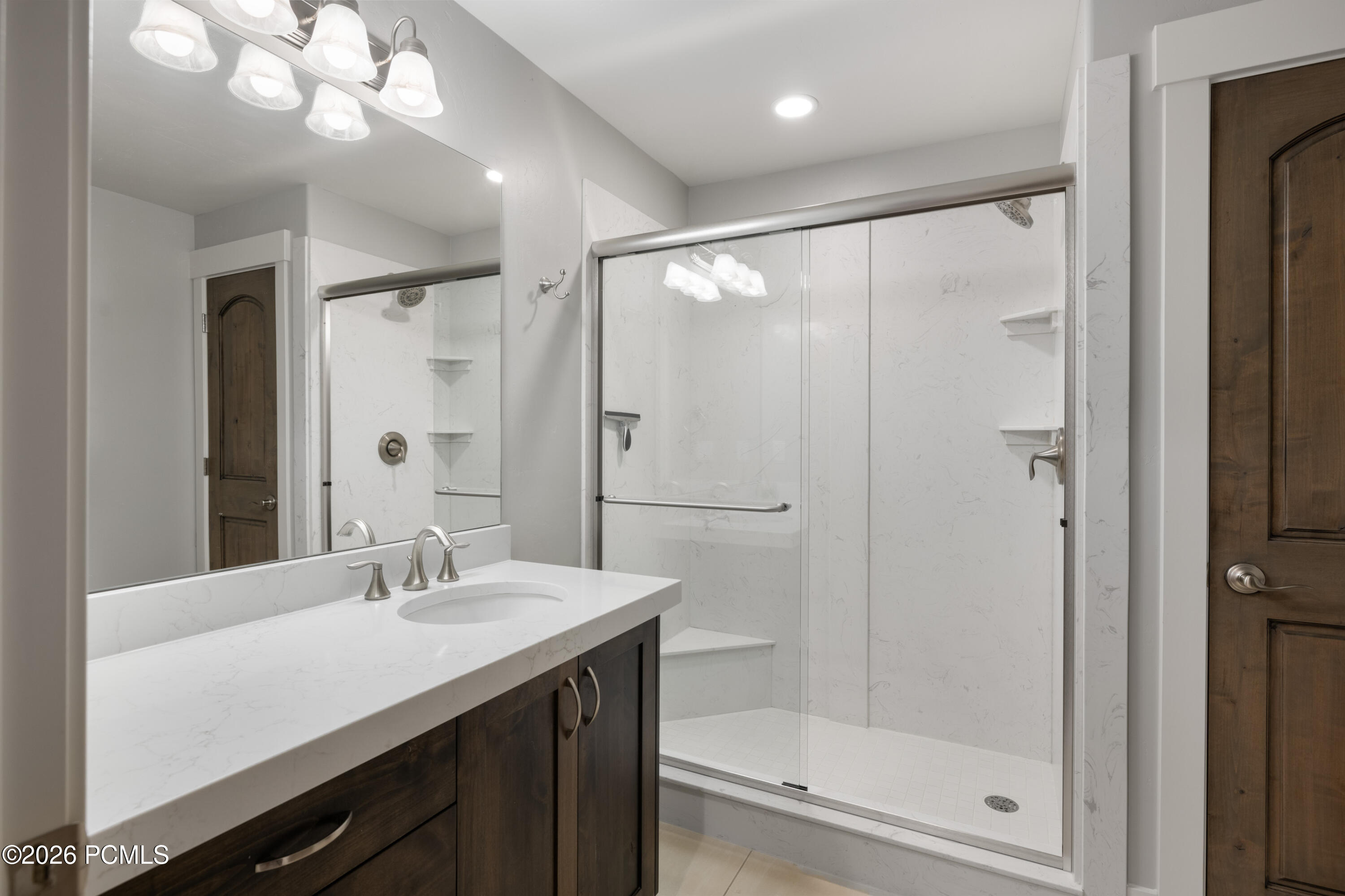 1737 E Viewside Circle