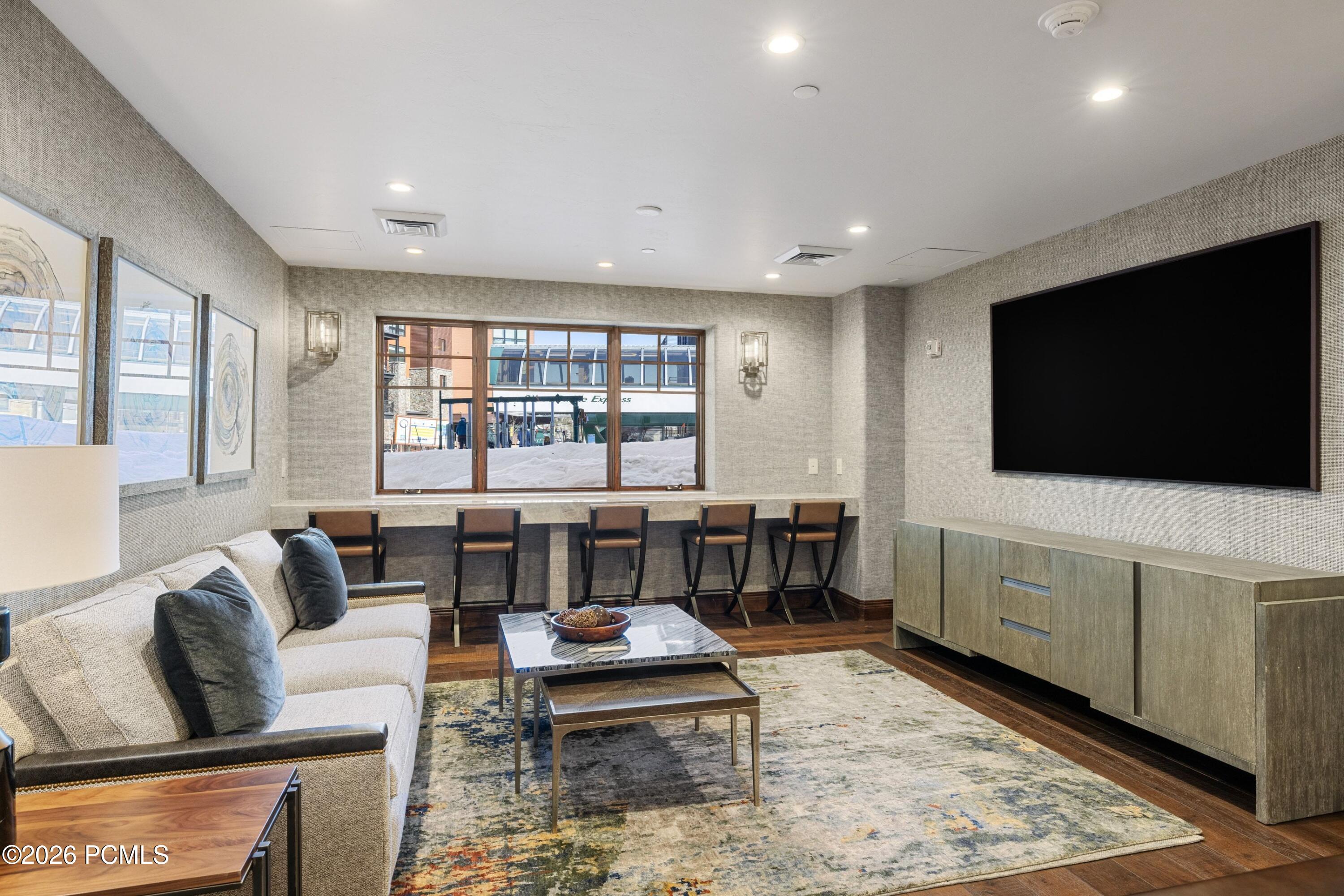 8902 Empire Club Drive 707