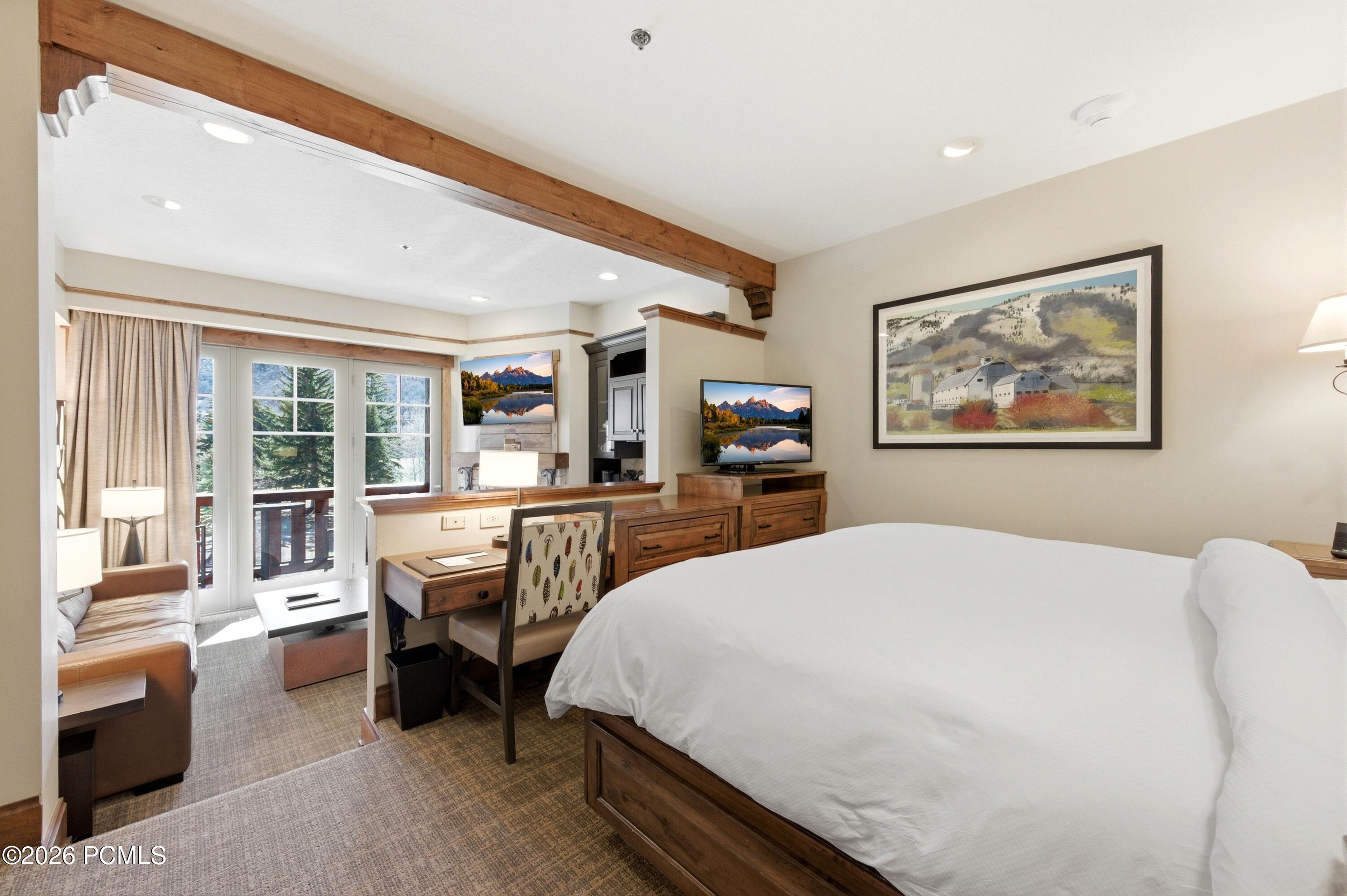 2001 Park Avenue 306