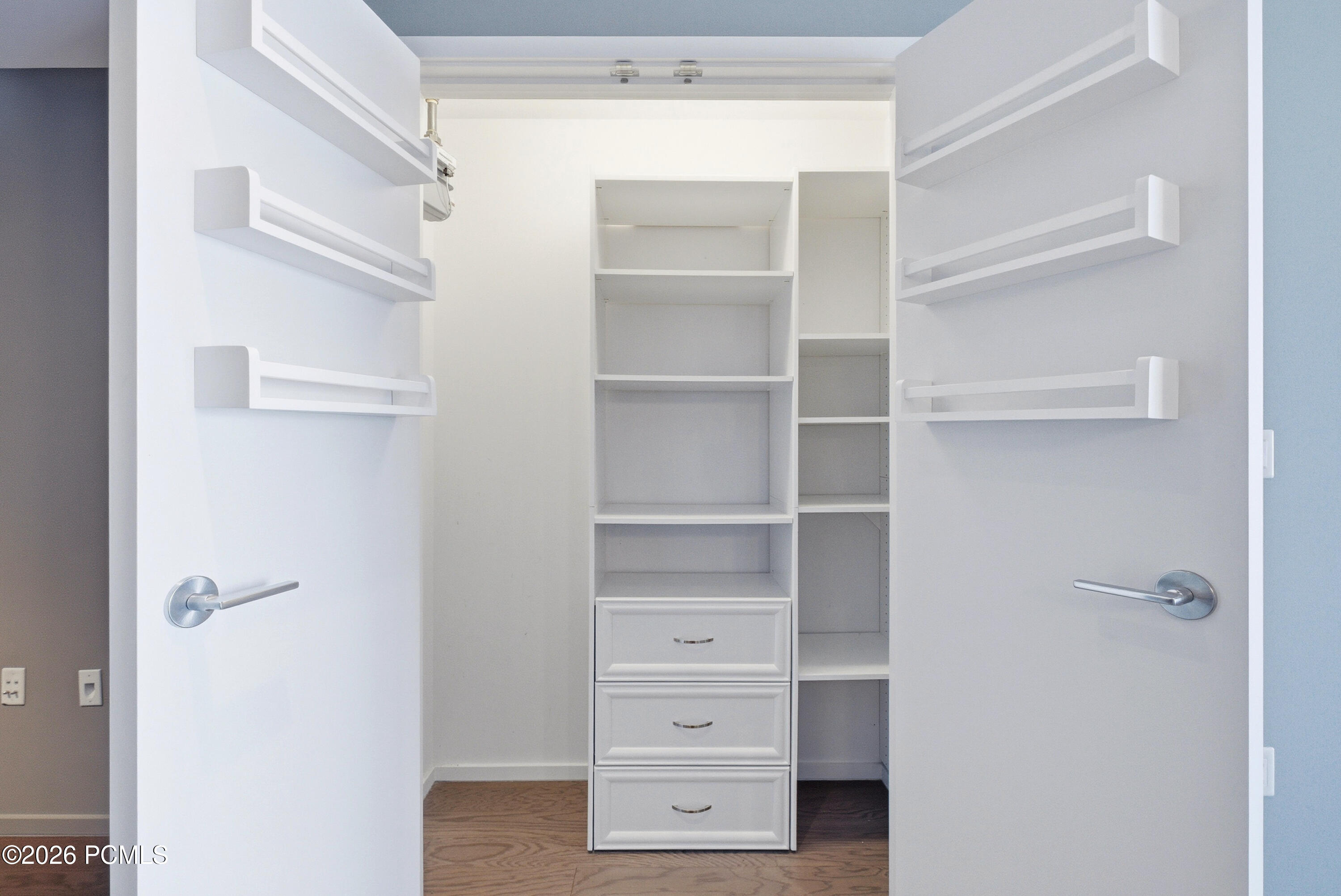 35 E 100 Apt 1302