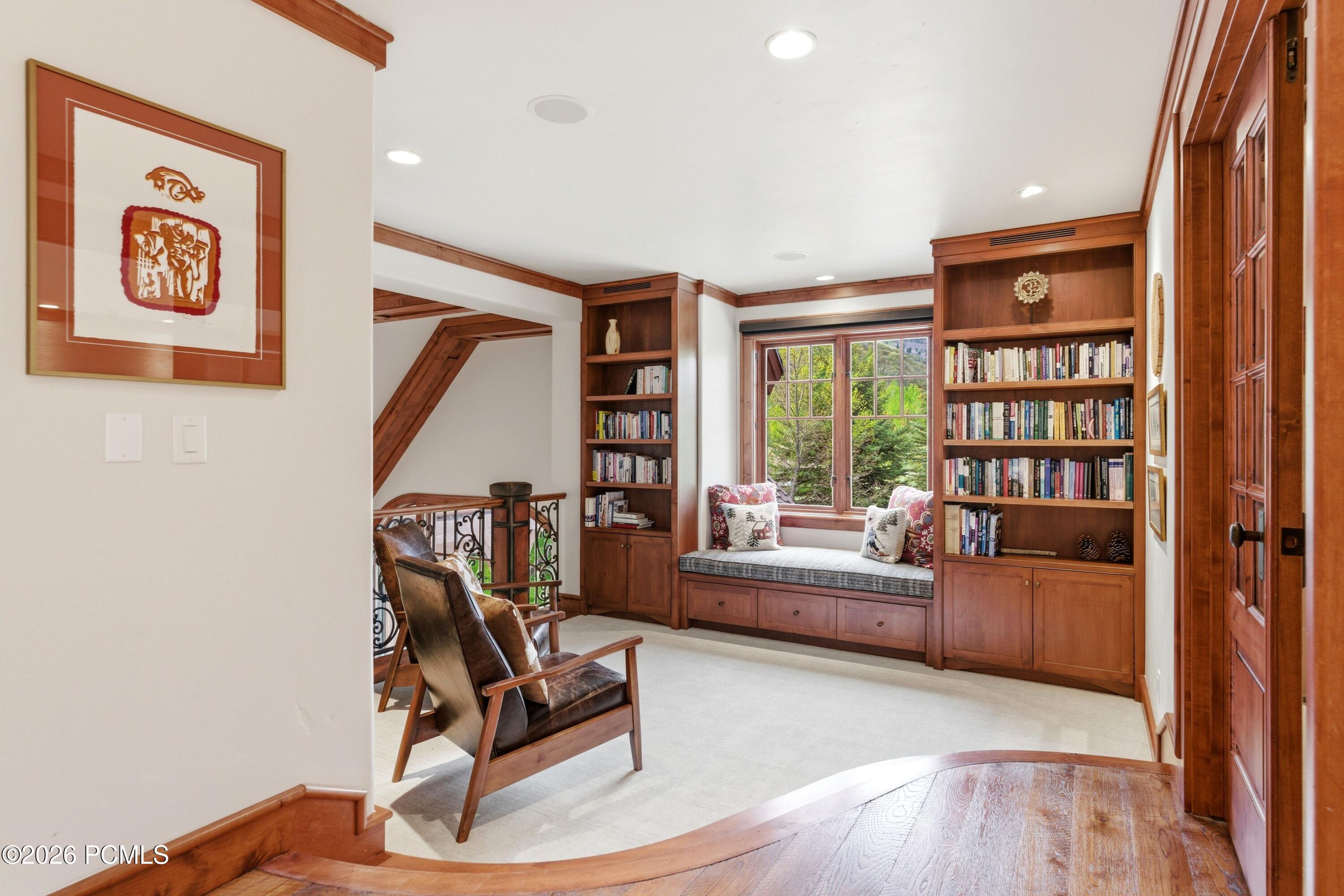 1042 W Quarry Mountain Lane
