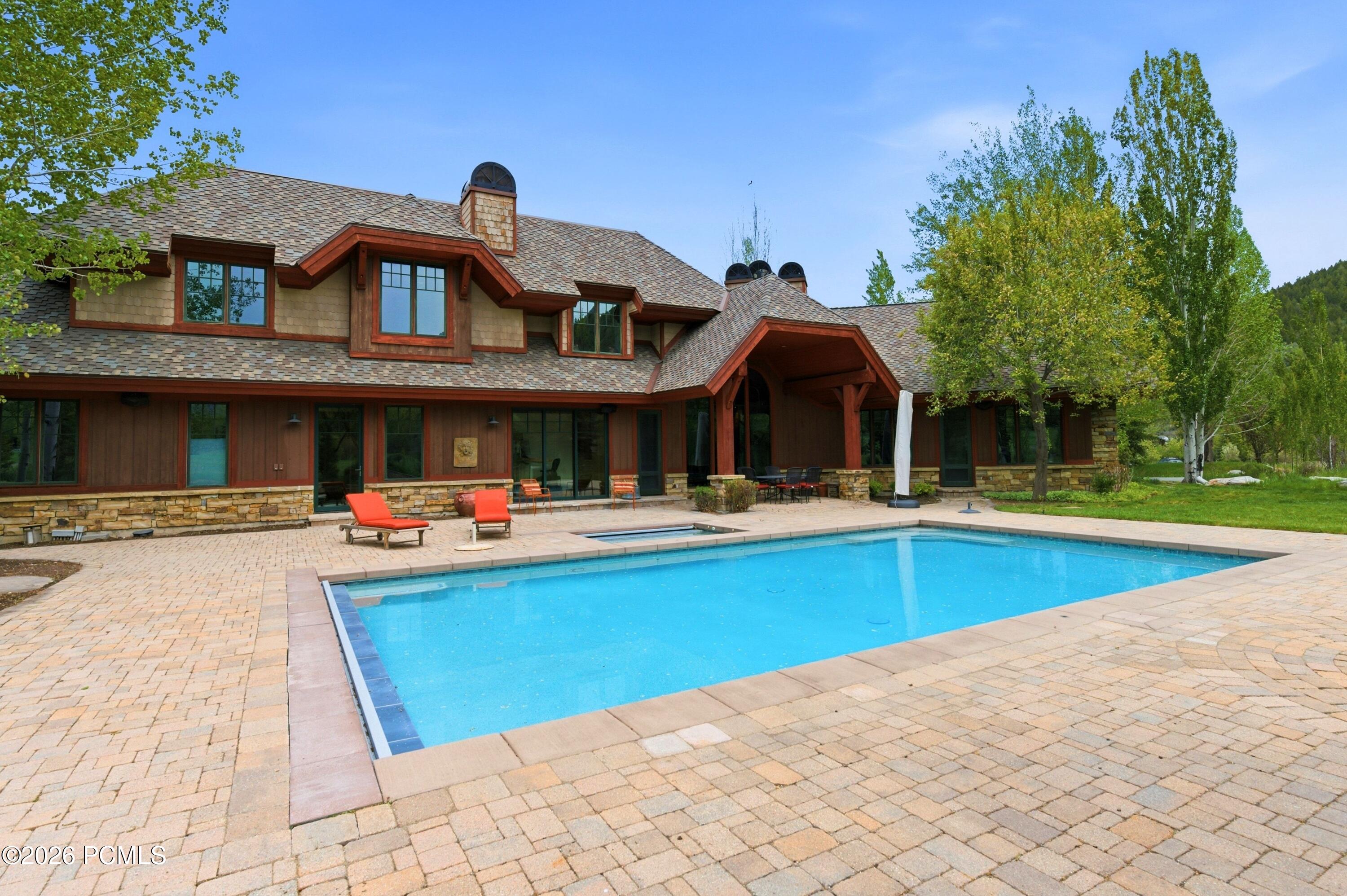 1042 W Quarry Mountain Lane