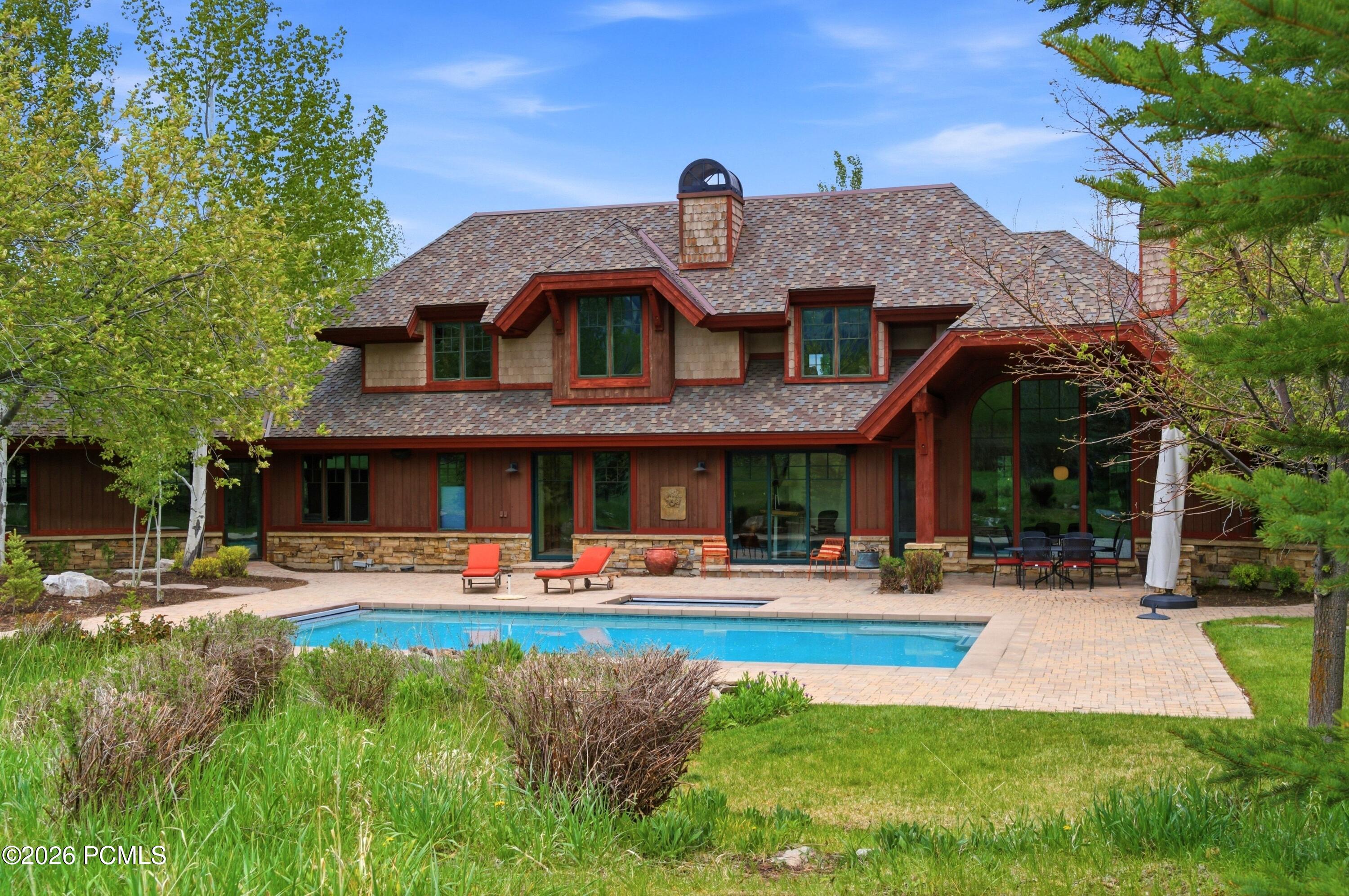 1042 W Quarry Mountain Lane