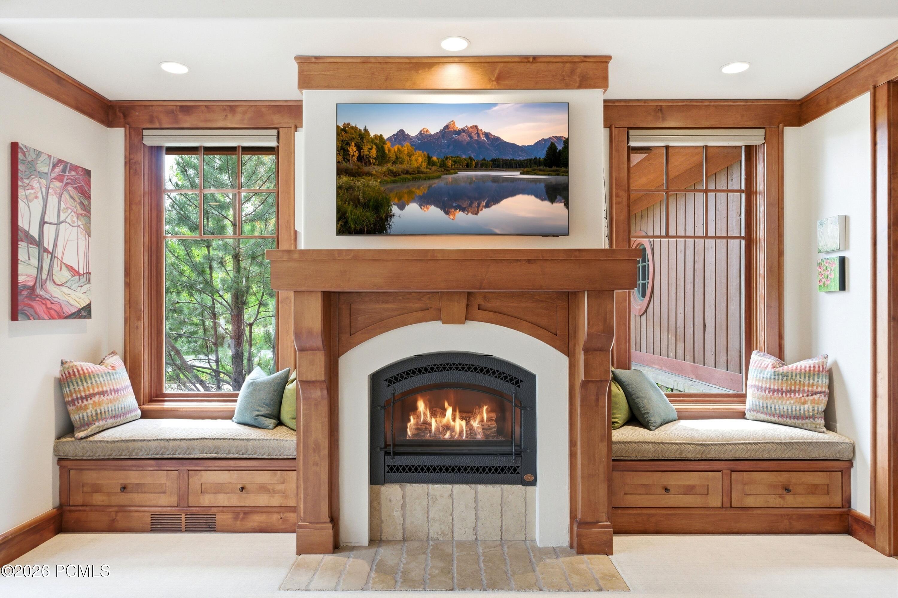 1042 W Quarry Mountain Lane