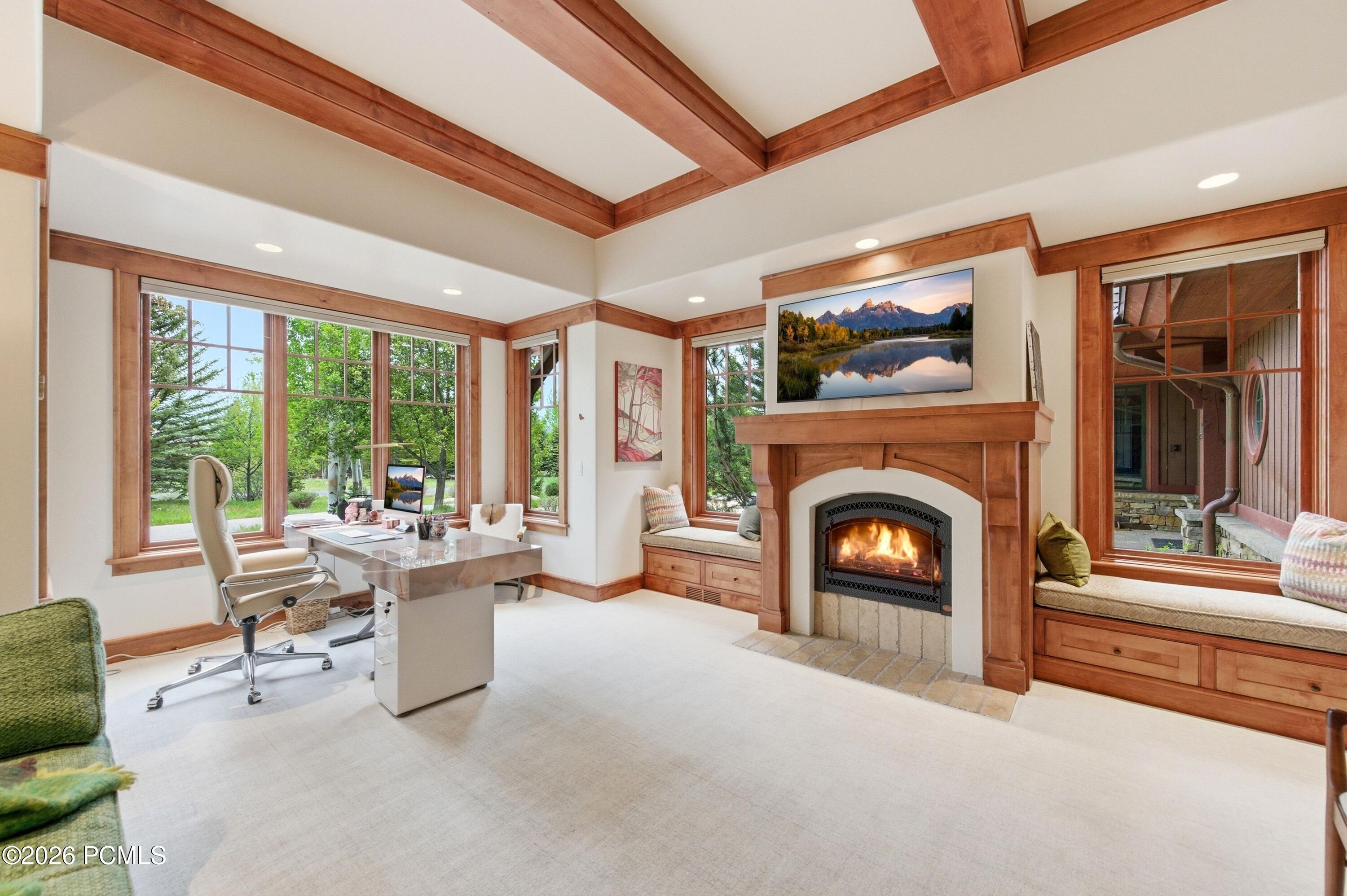 1042 W Quarry Mountain Lane