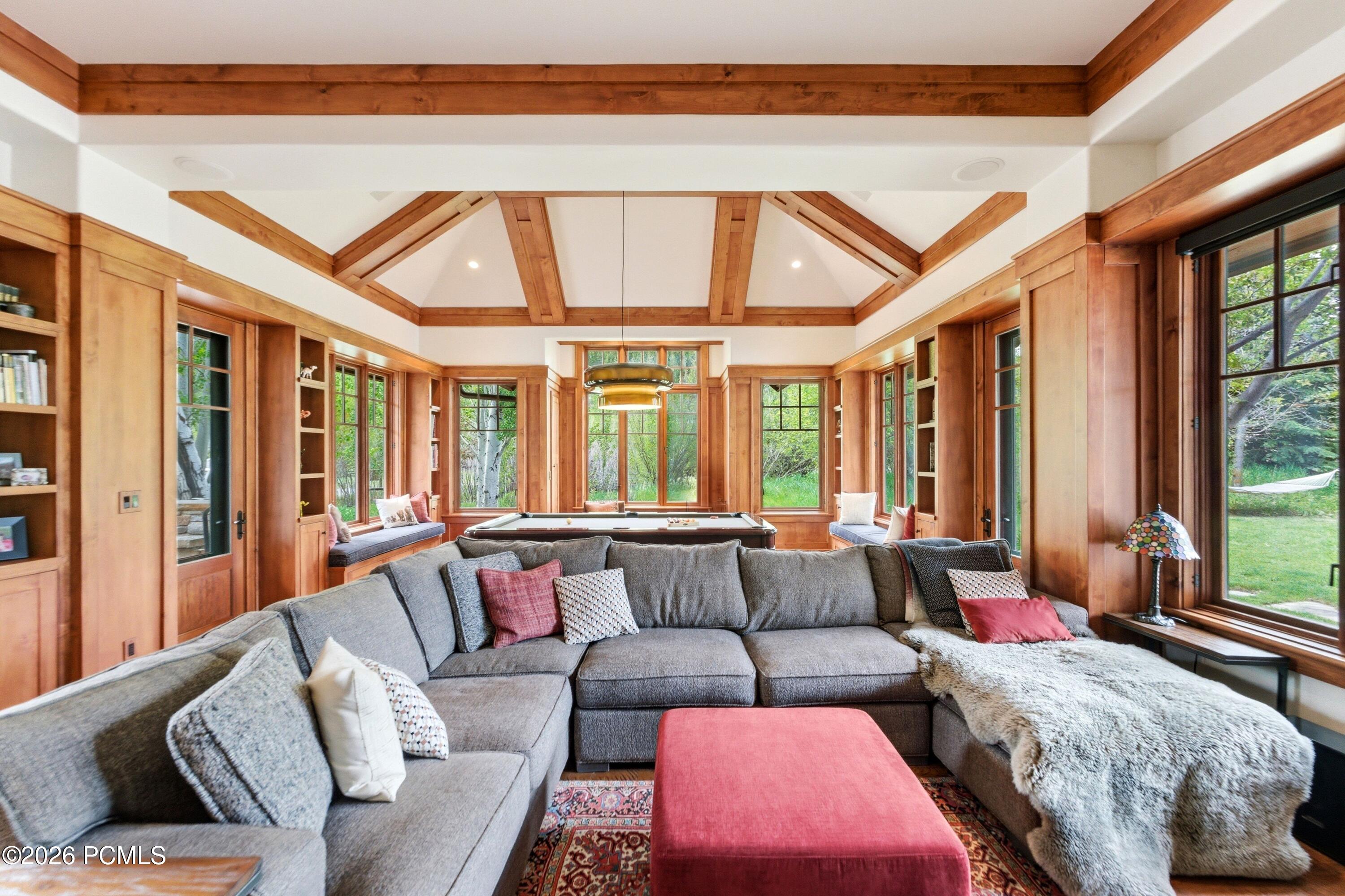 1042 W Quarry Mountain Lane
