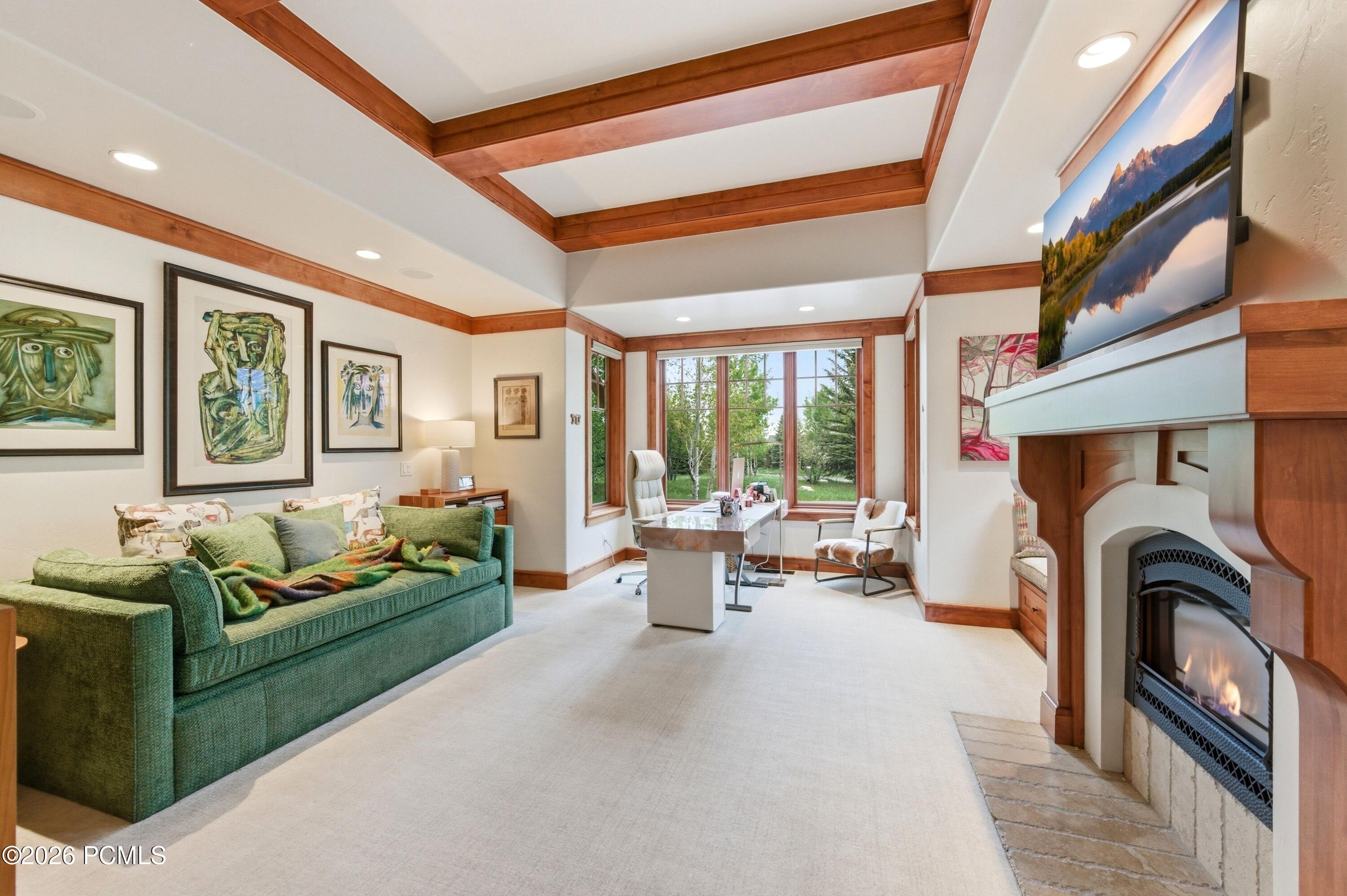 1042 W Quarry Mountain Lane