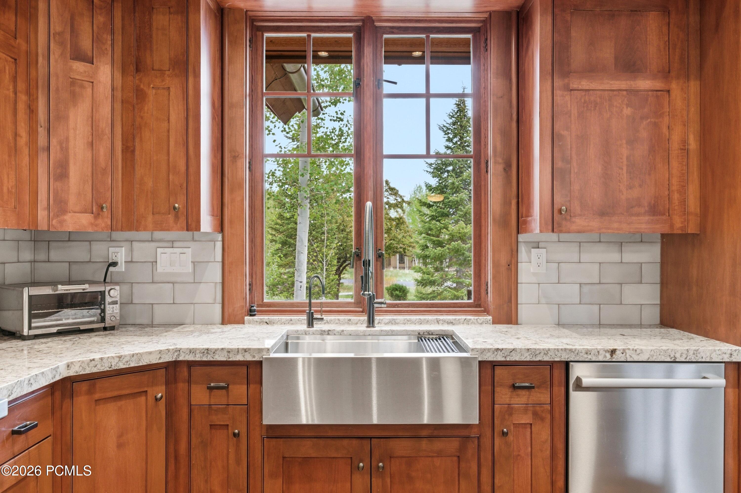 1042 W Quarry Mountain Lane