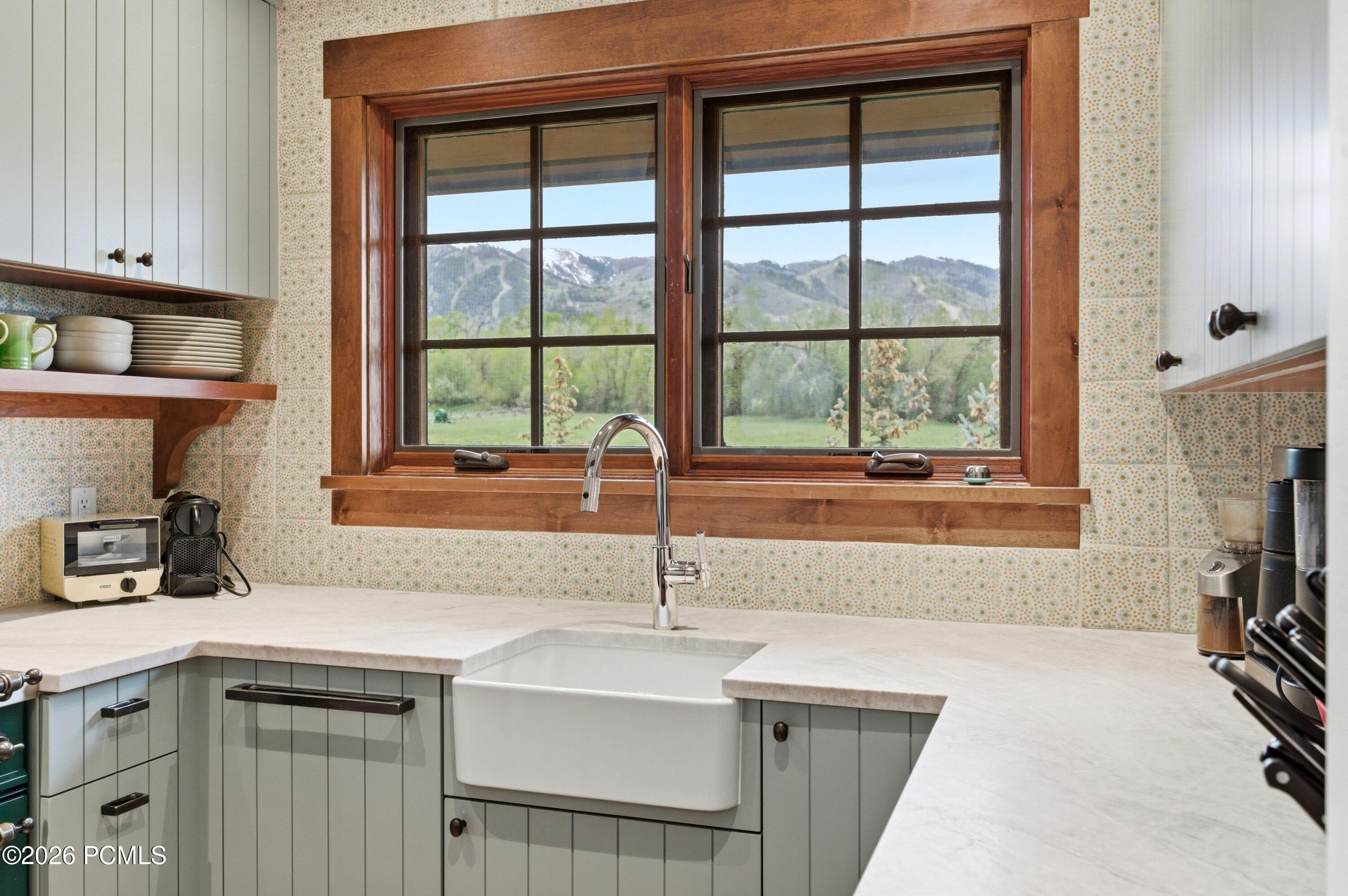 1042 W Quarry Mountain Lane