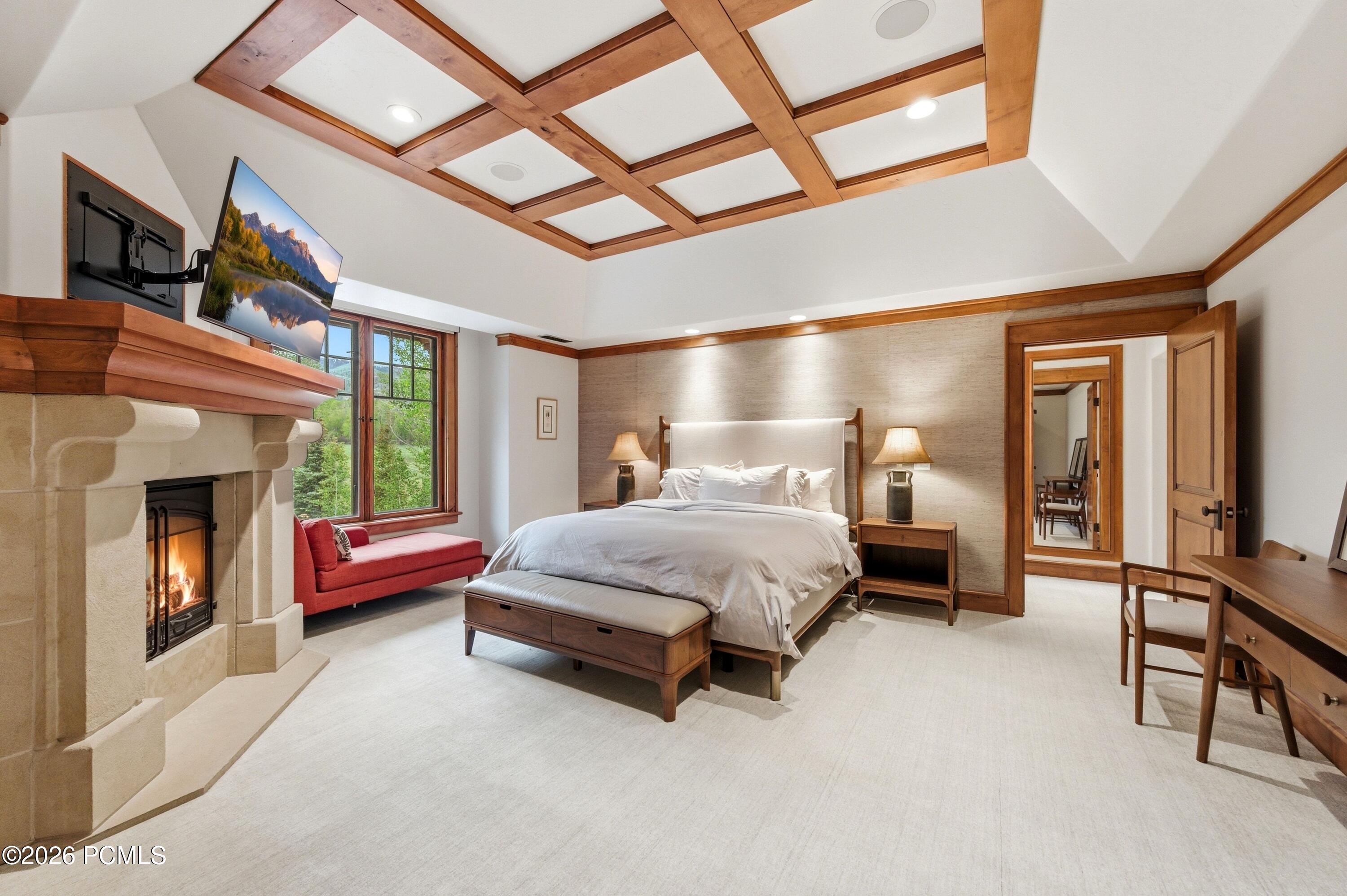 1042 W Quarry Mountain Lane