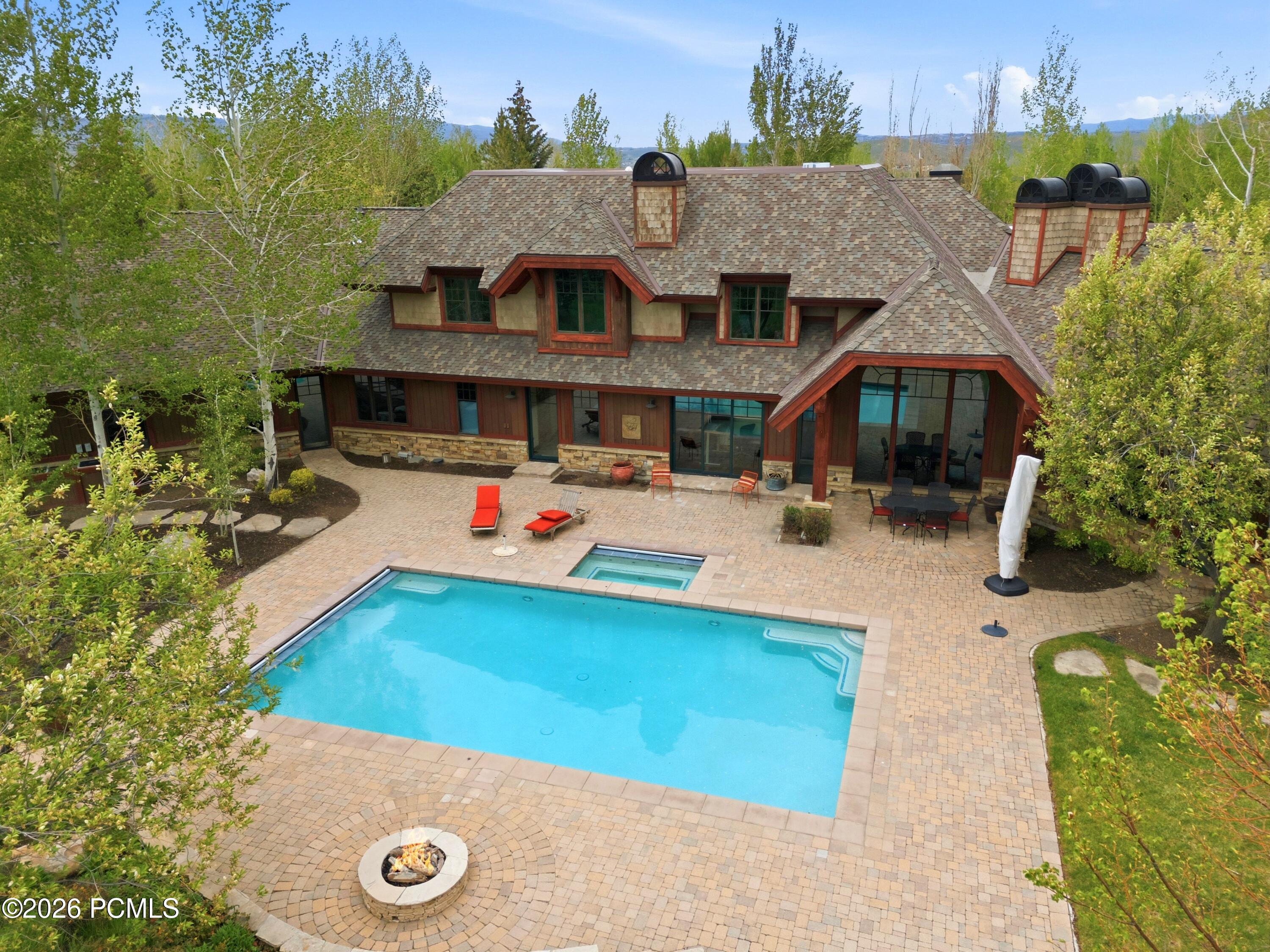1042 W Quarry Mountain Lane