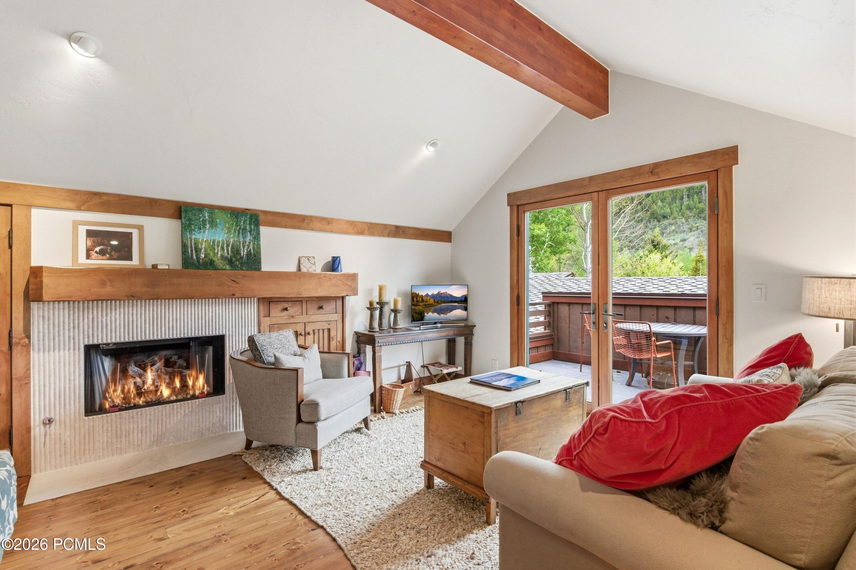 1042 W Quarry Mountain Lane