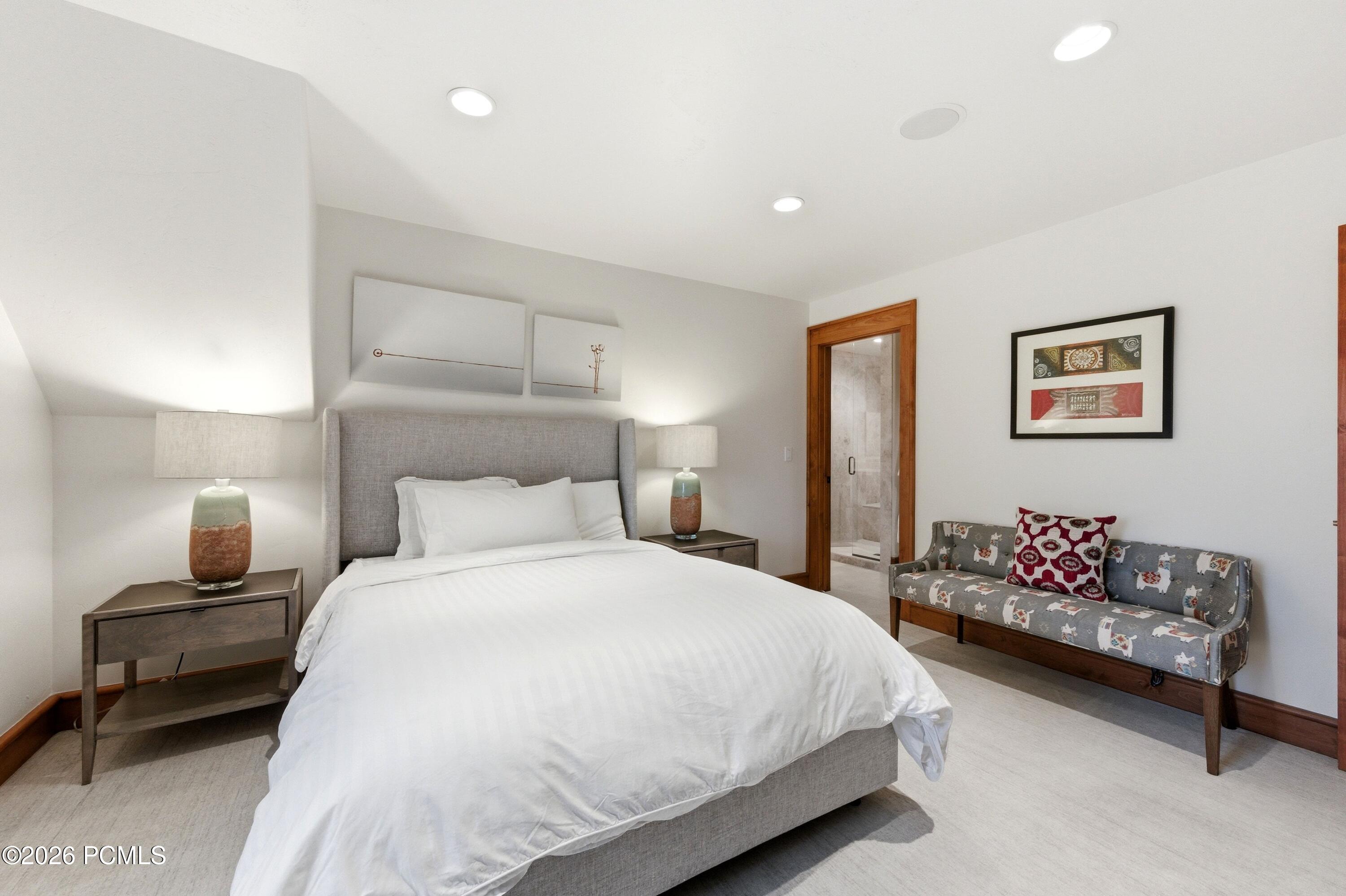 1042 W Quarry Mountain Lane