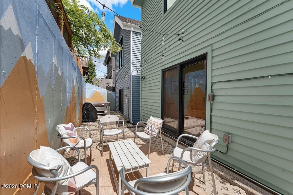 1003 Empire Avenue