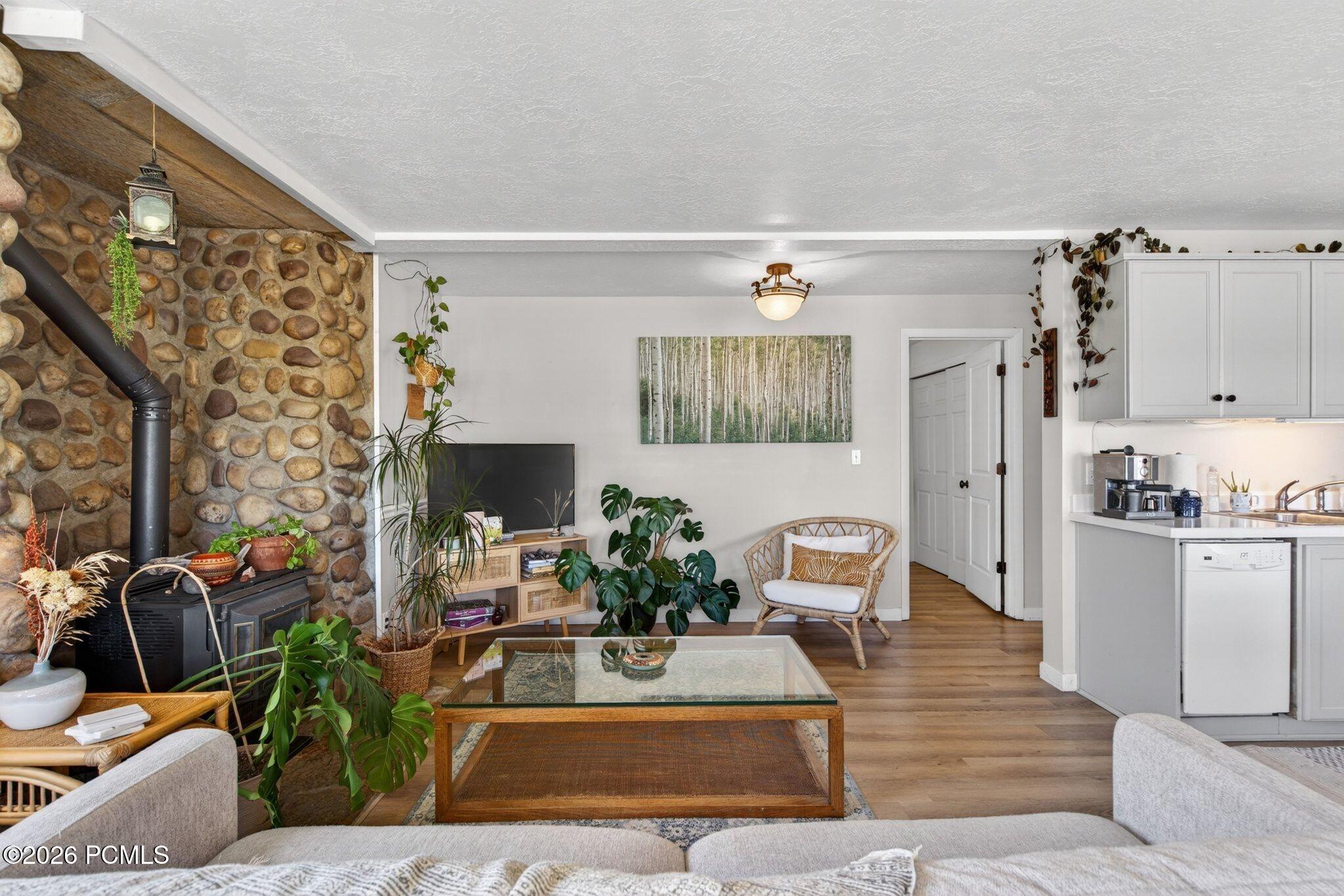 380 Luzern Road