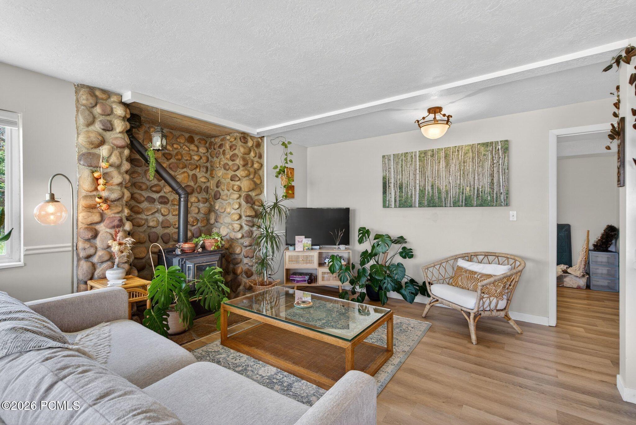 380 Luzern Road