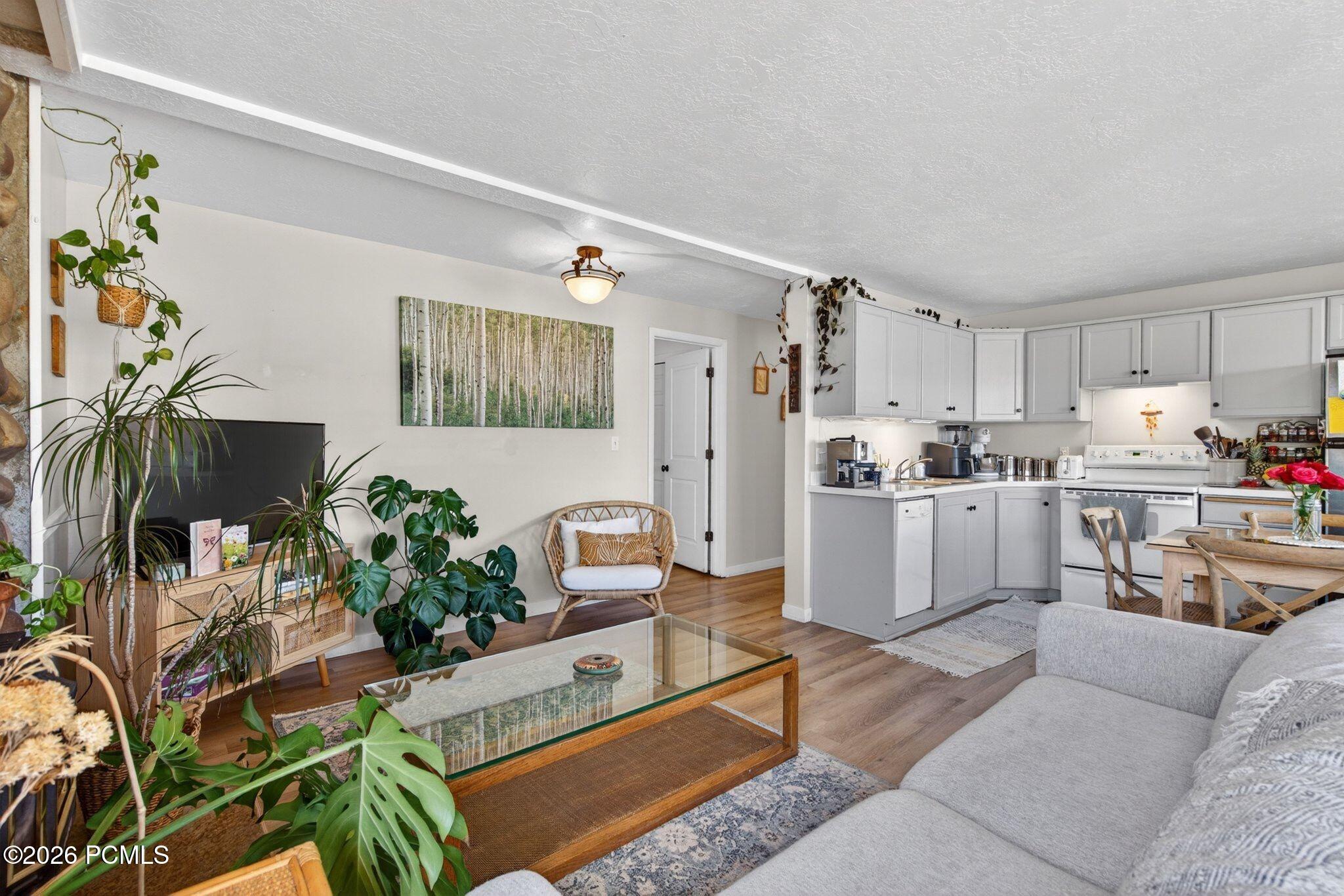 380 Luzern Road