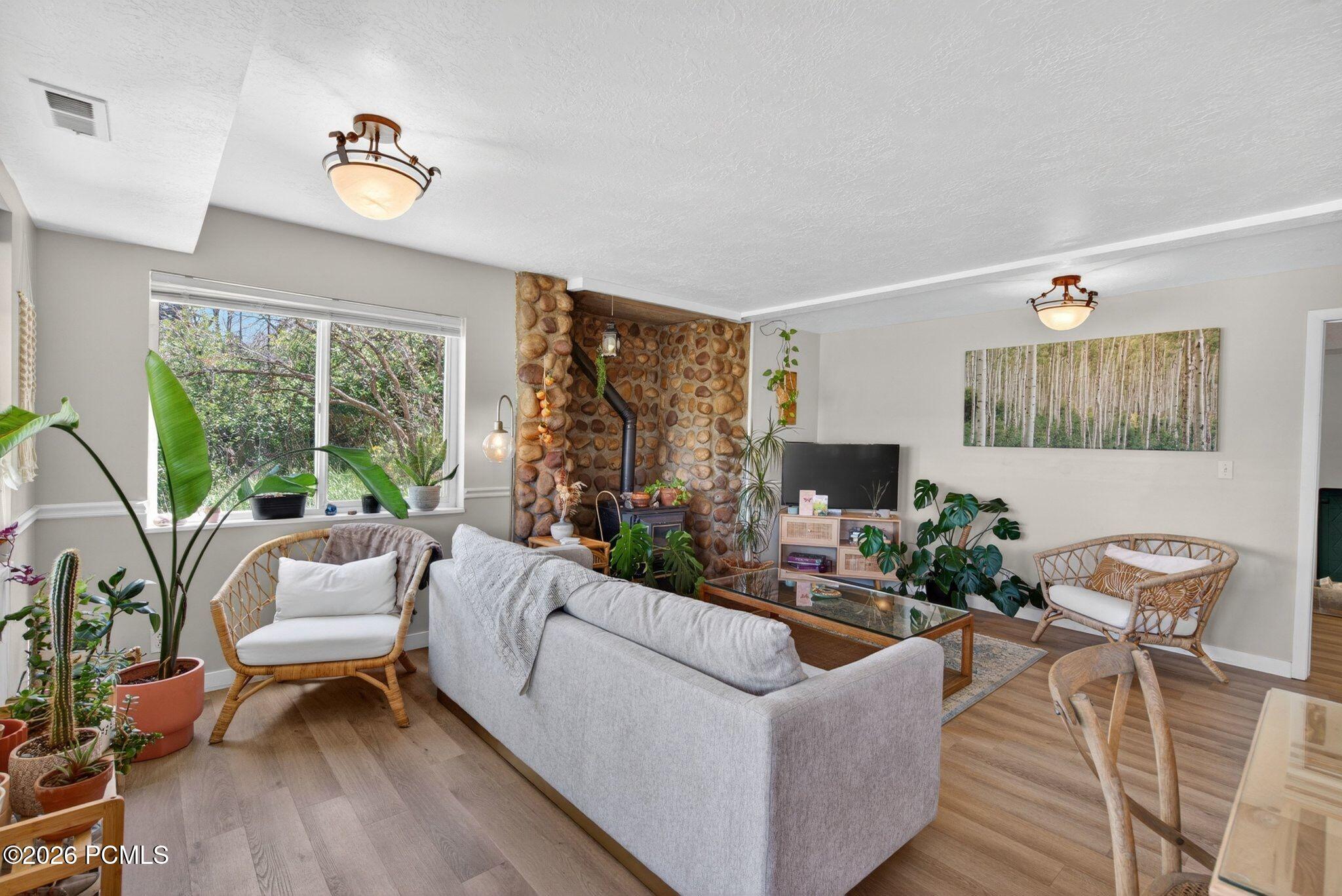 380 Luzern Road