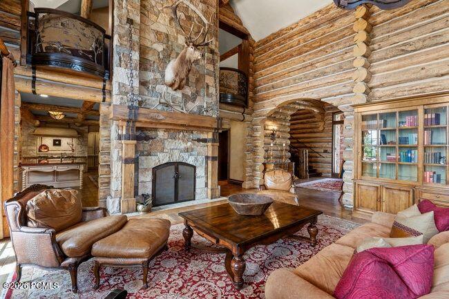 1943 N Wolf Creek Ranch Road