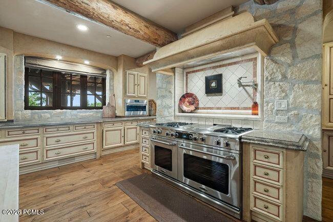 1943 N Wolf Creek Ranch Road