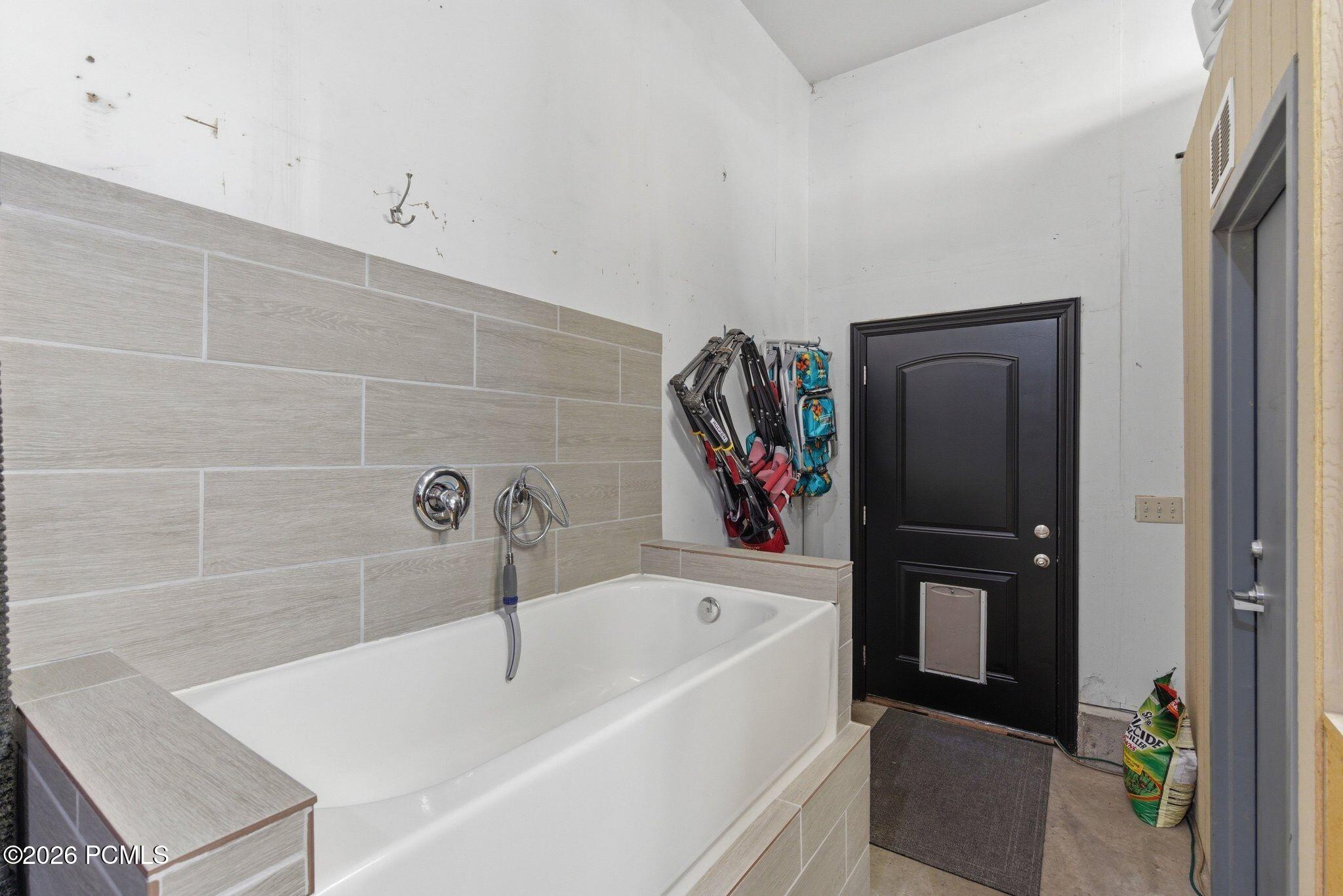 593 E 200 South