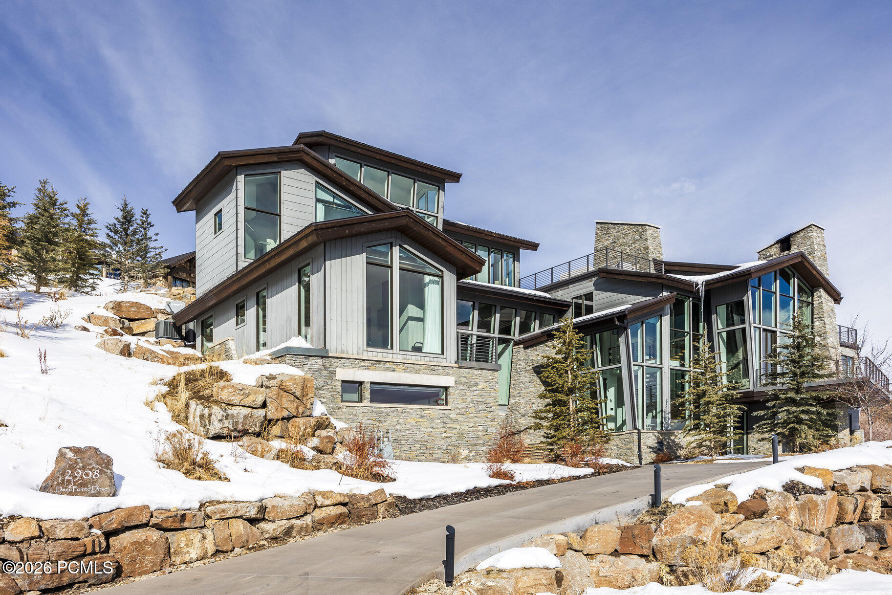 2908 W Deer Pointe Drive