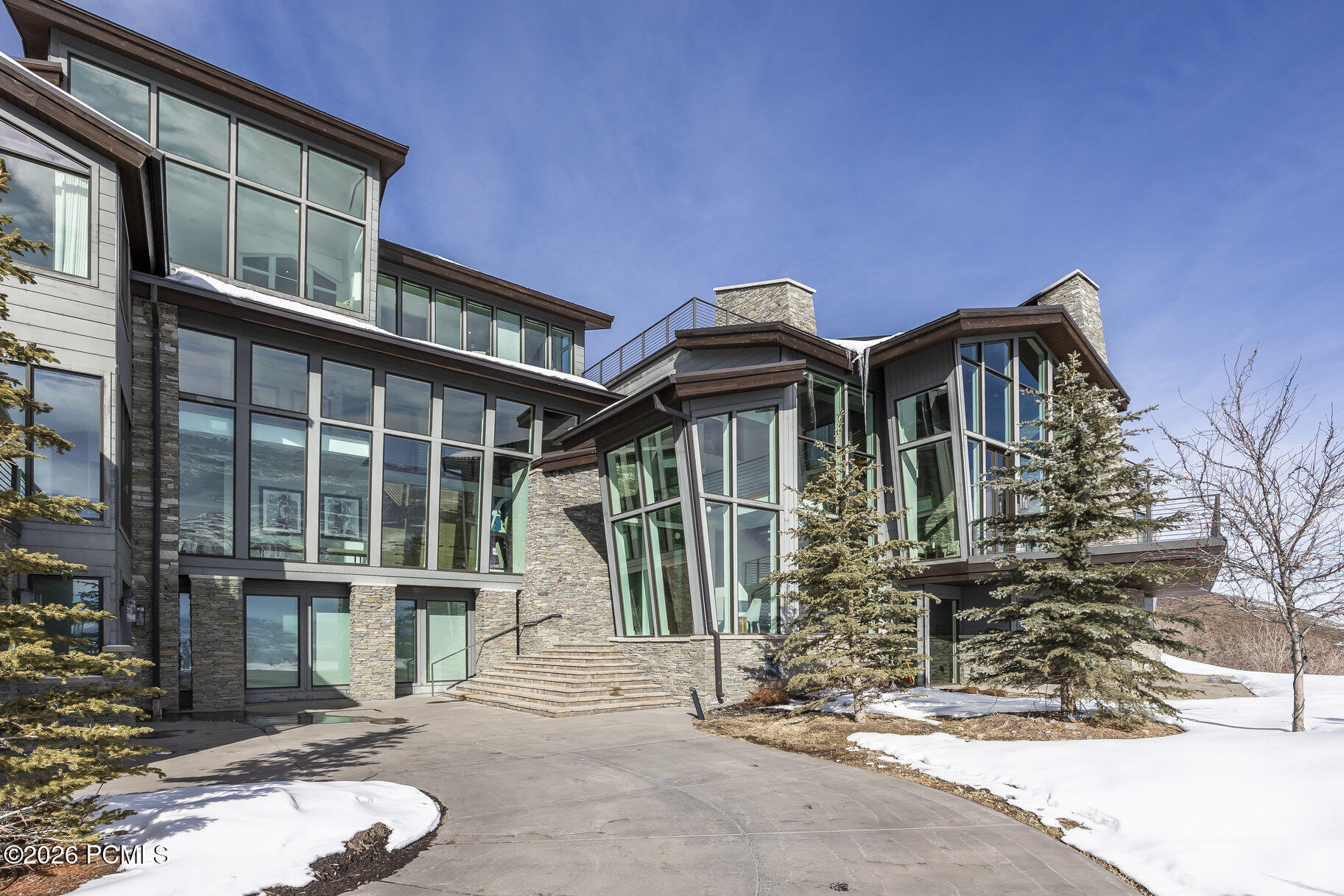 2908 W Deer Pointe Drive
