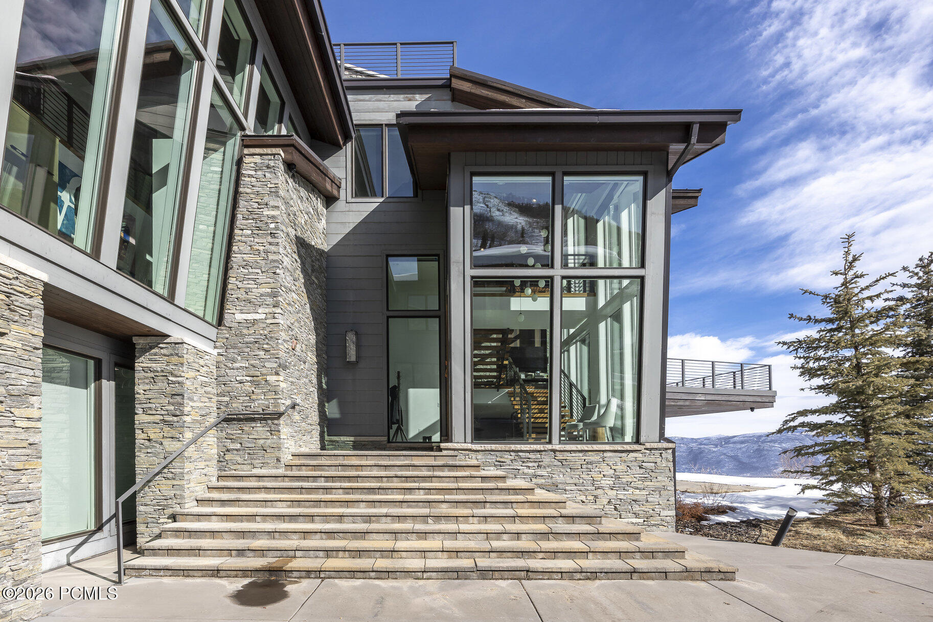 2908 W Deer Pointe Drive