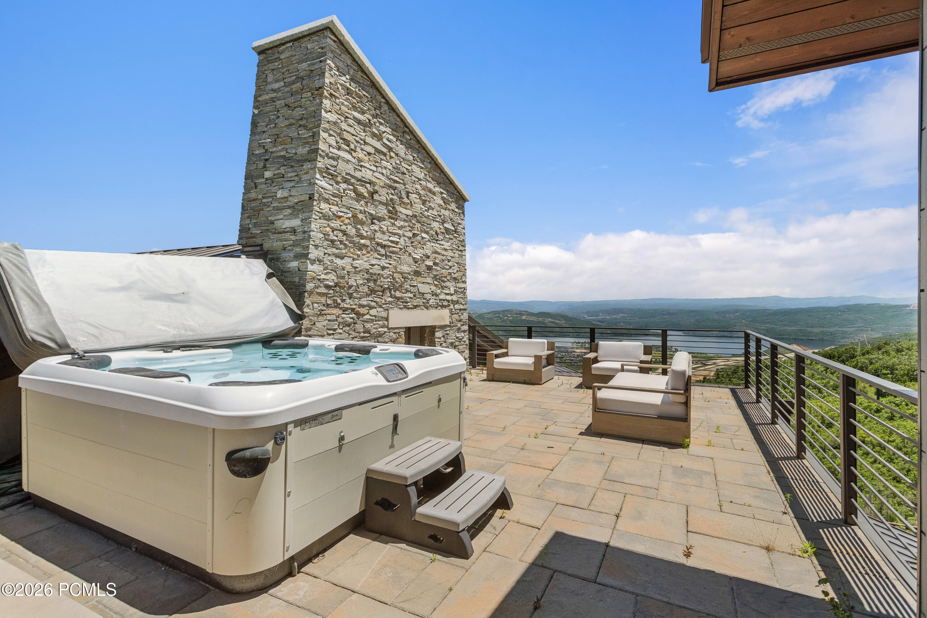 2908 W Deer Pointe Drive