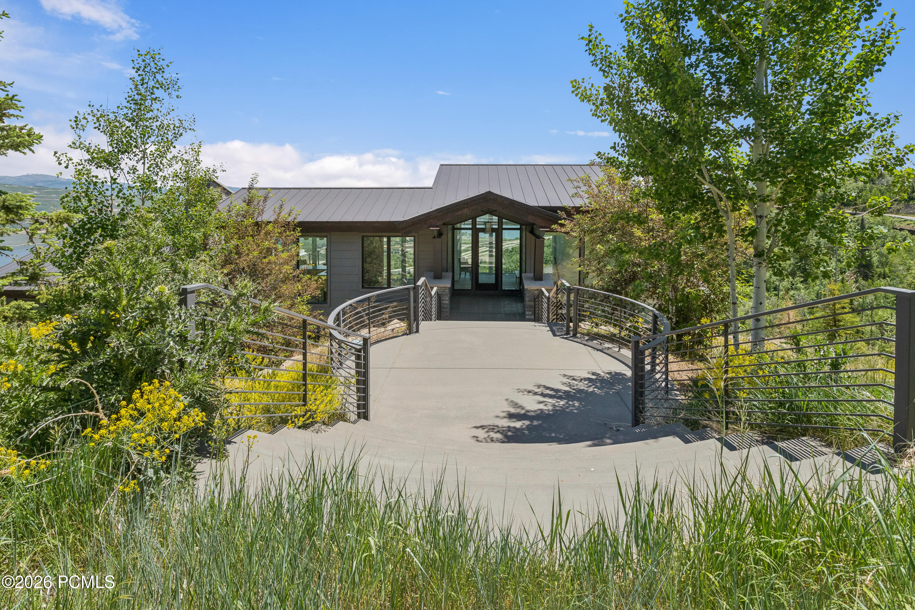 2908 W Deer Pointe Drive