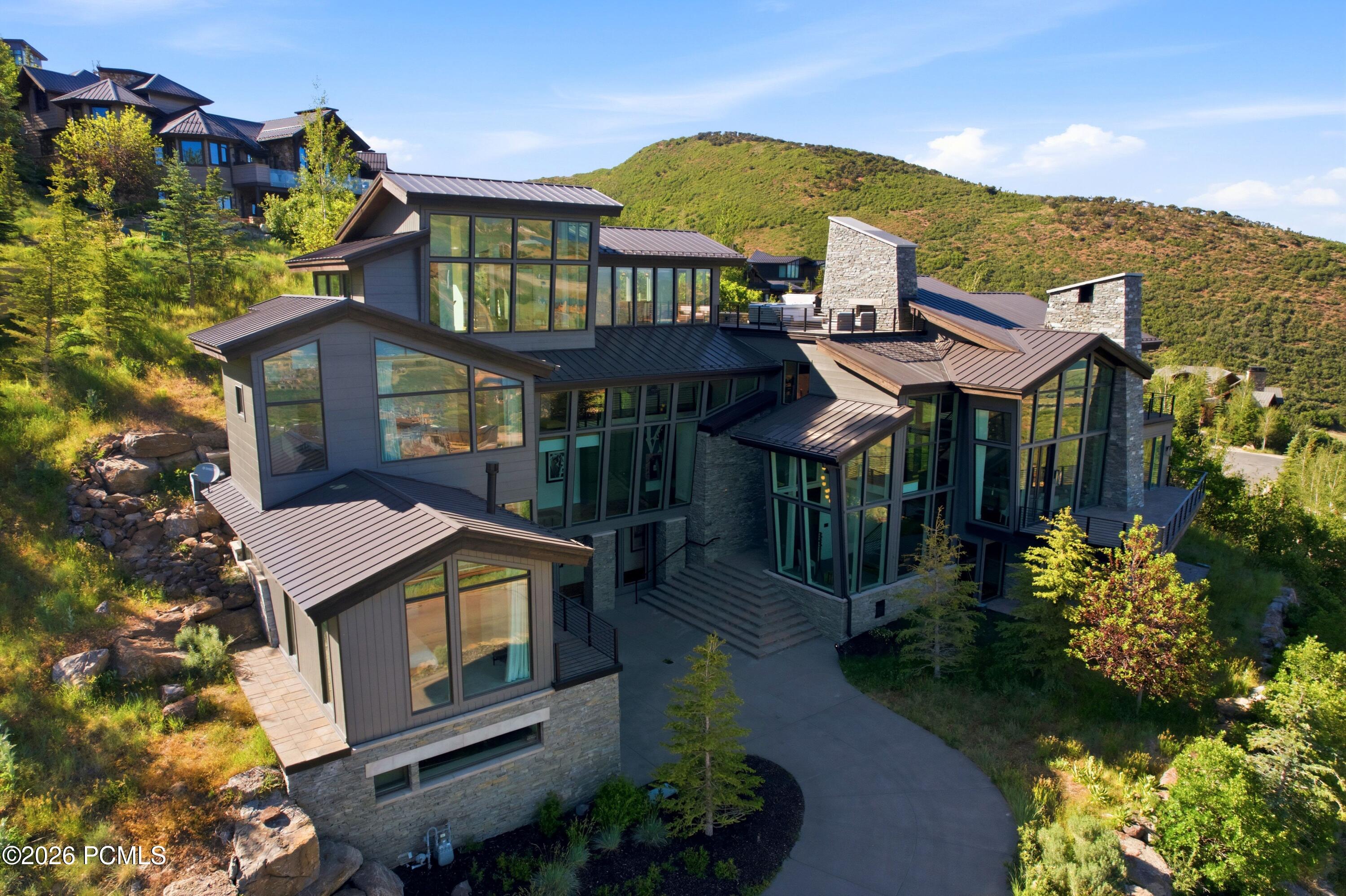 2908 W Deer Pointe Drive