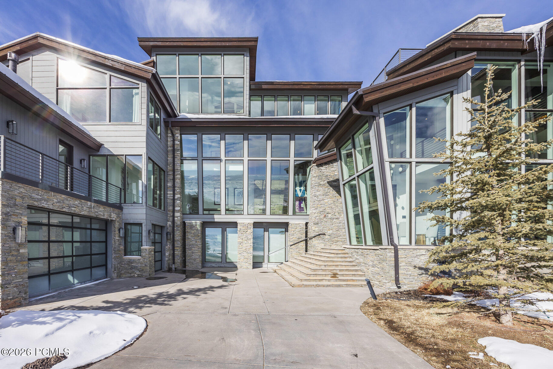 2908 W Deer Pointe Drive