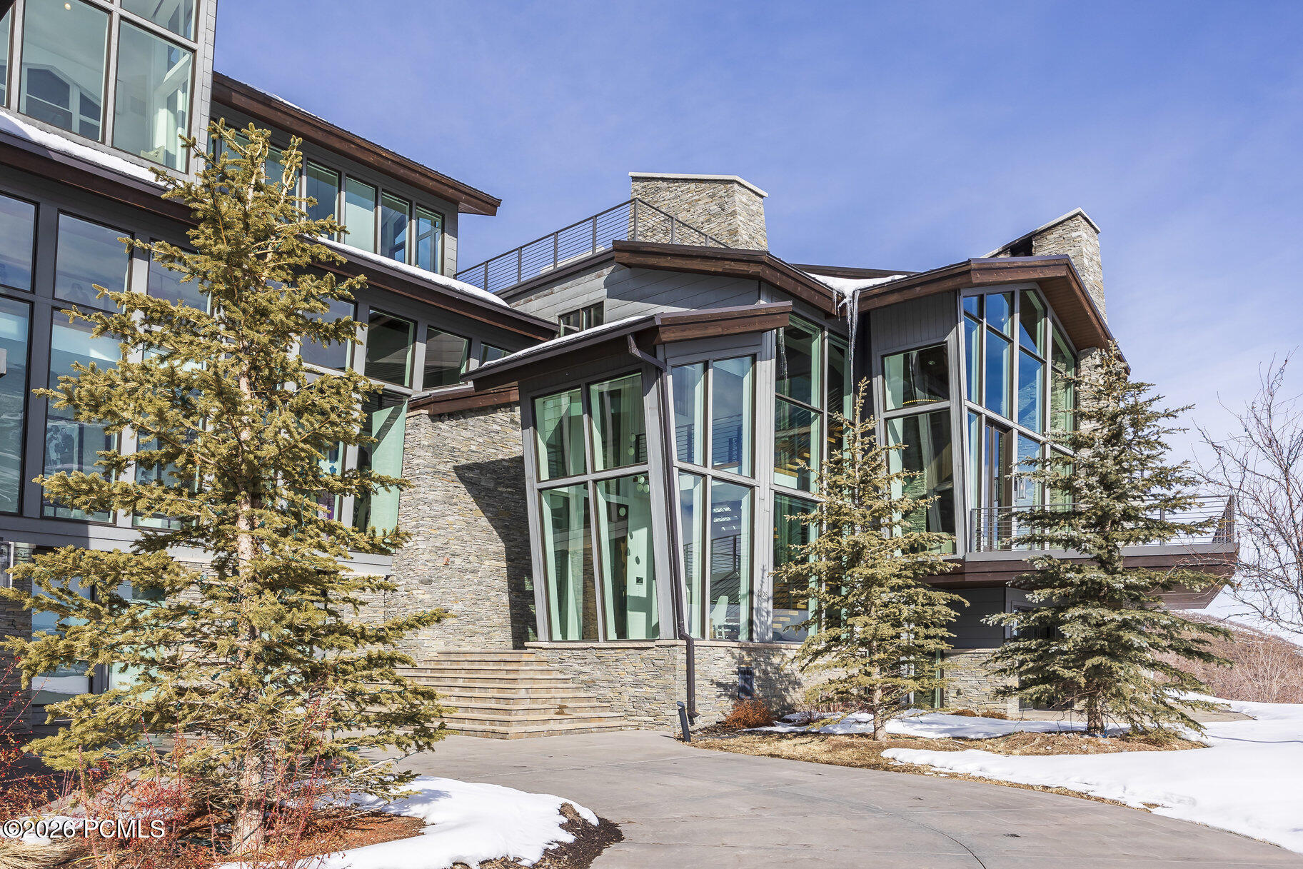 2908 W Deer Pointe Drive