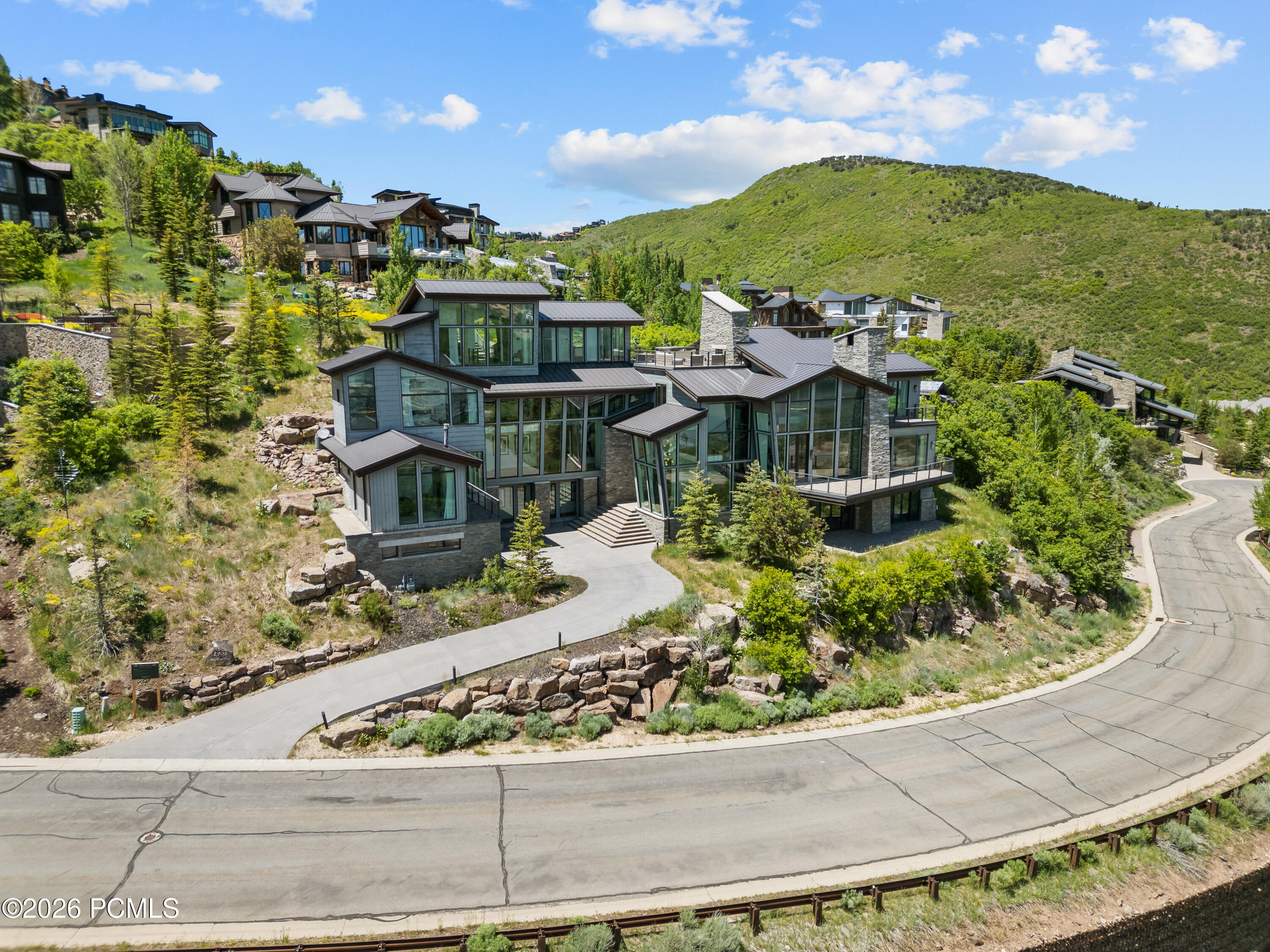 2908 W Deer Pointe Drive