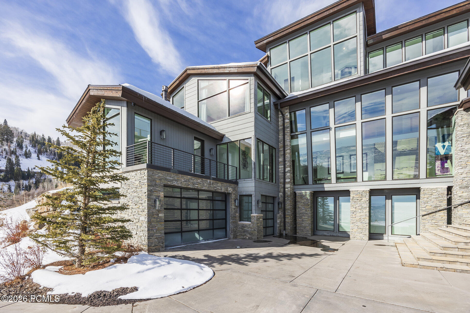 2908 W Deer Pointe Drive